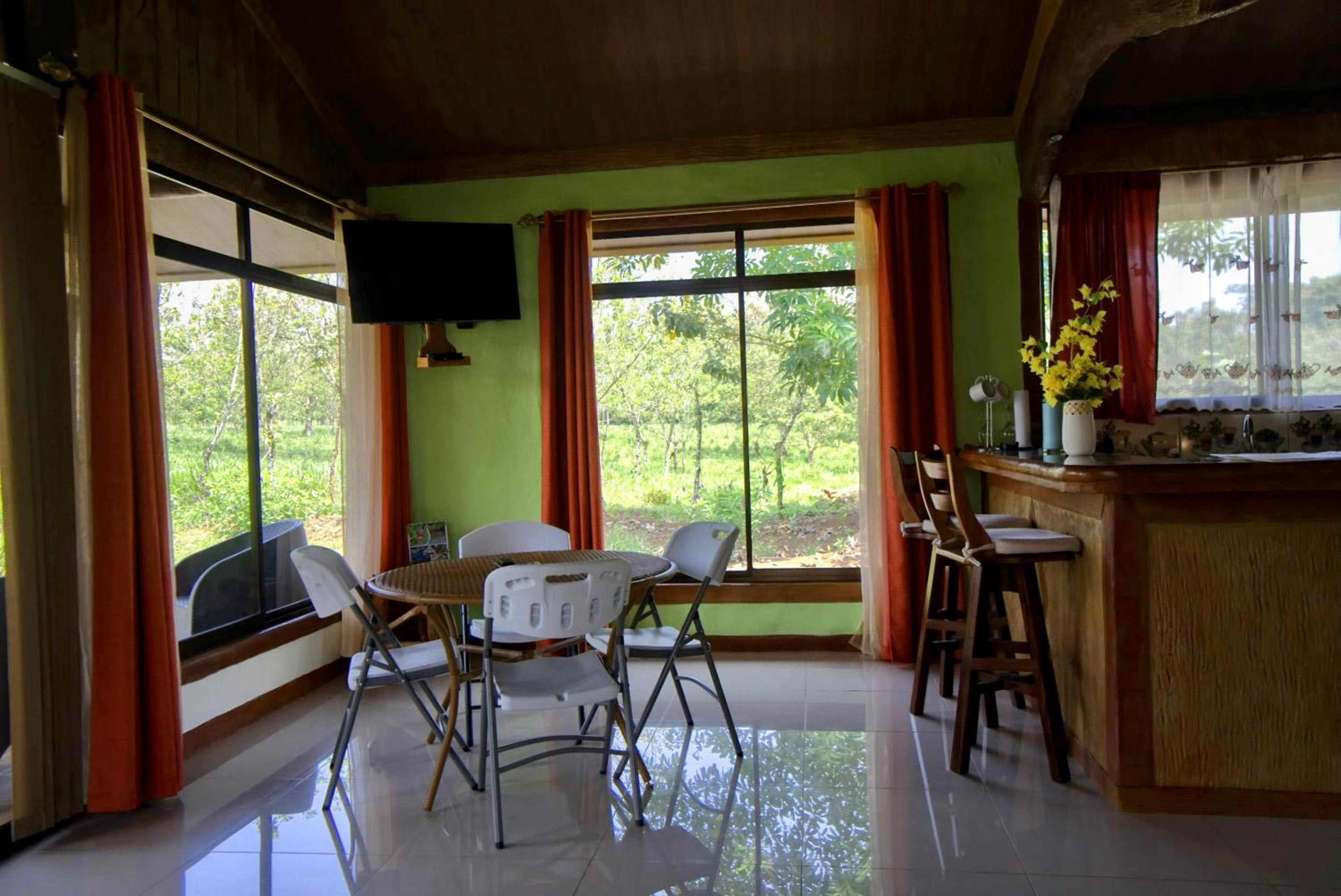 Rustic Arenal Villa+Private Jacuzzi & Volcano View
