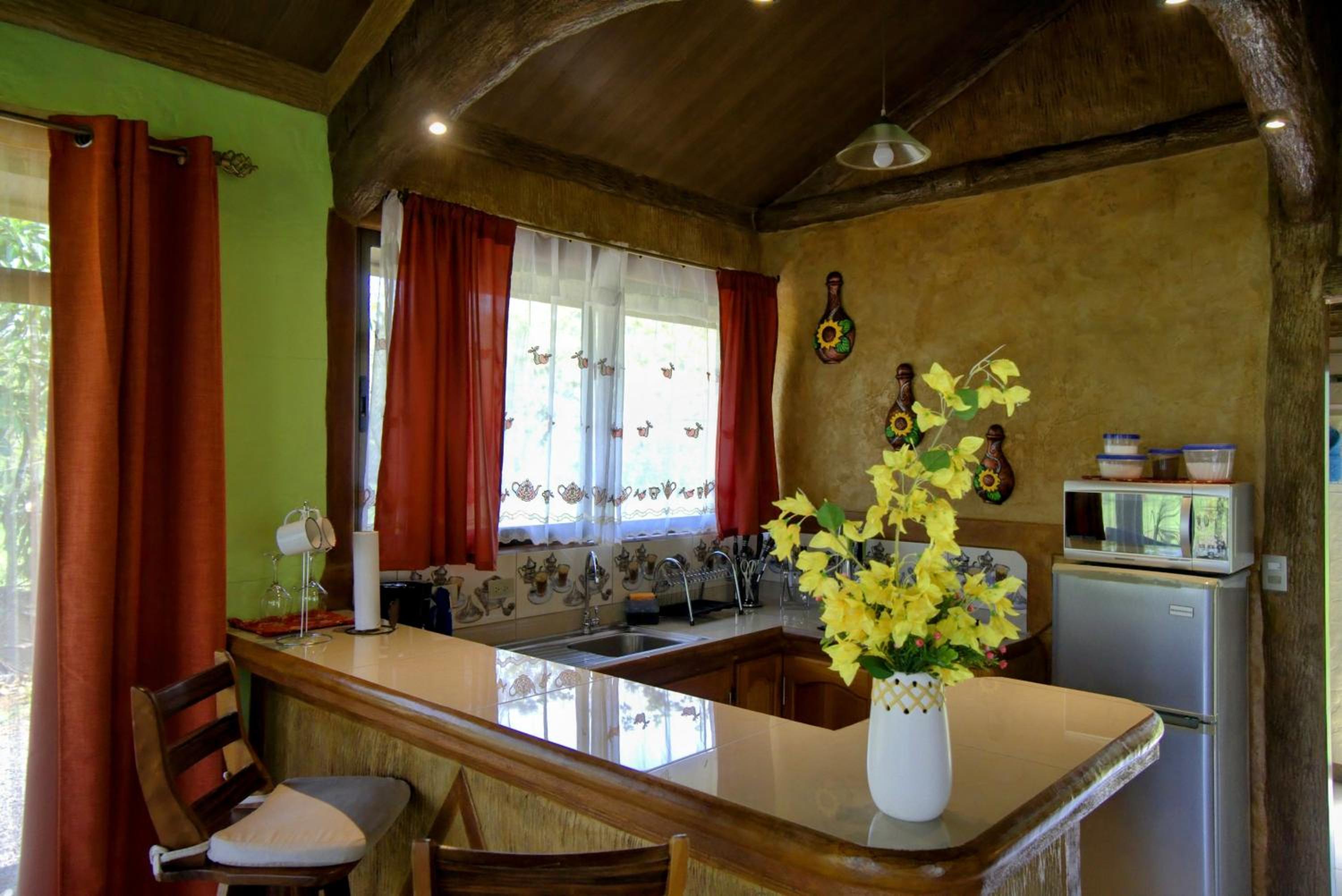 Rustic Arenal Villa+Private Jacuzzi & Volcano View