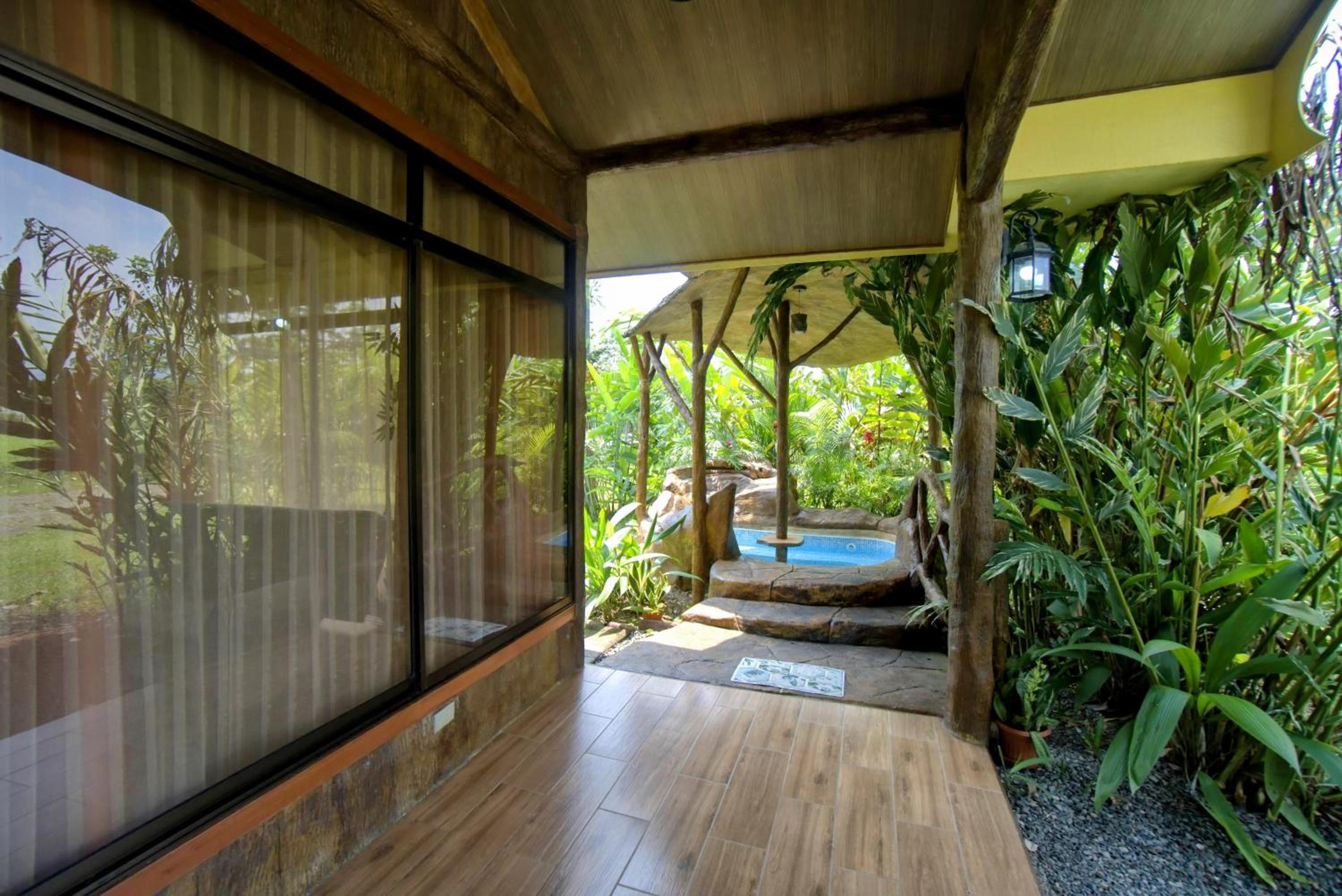 Rustic Arenal Villa+Private Jacuzzi & Volcano View