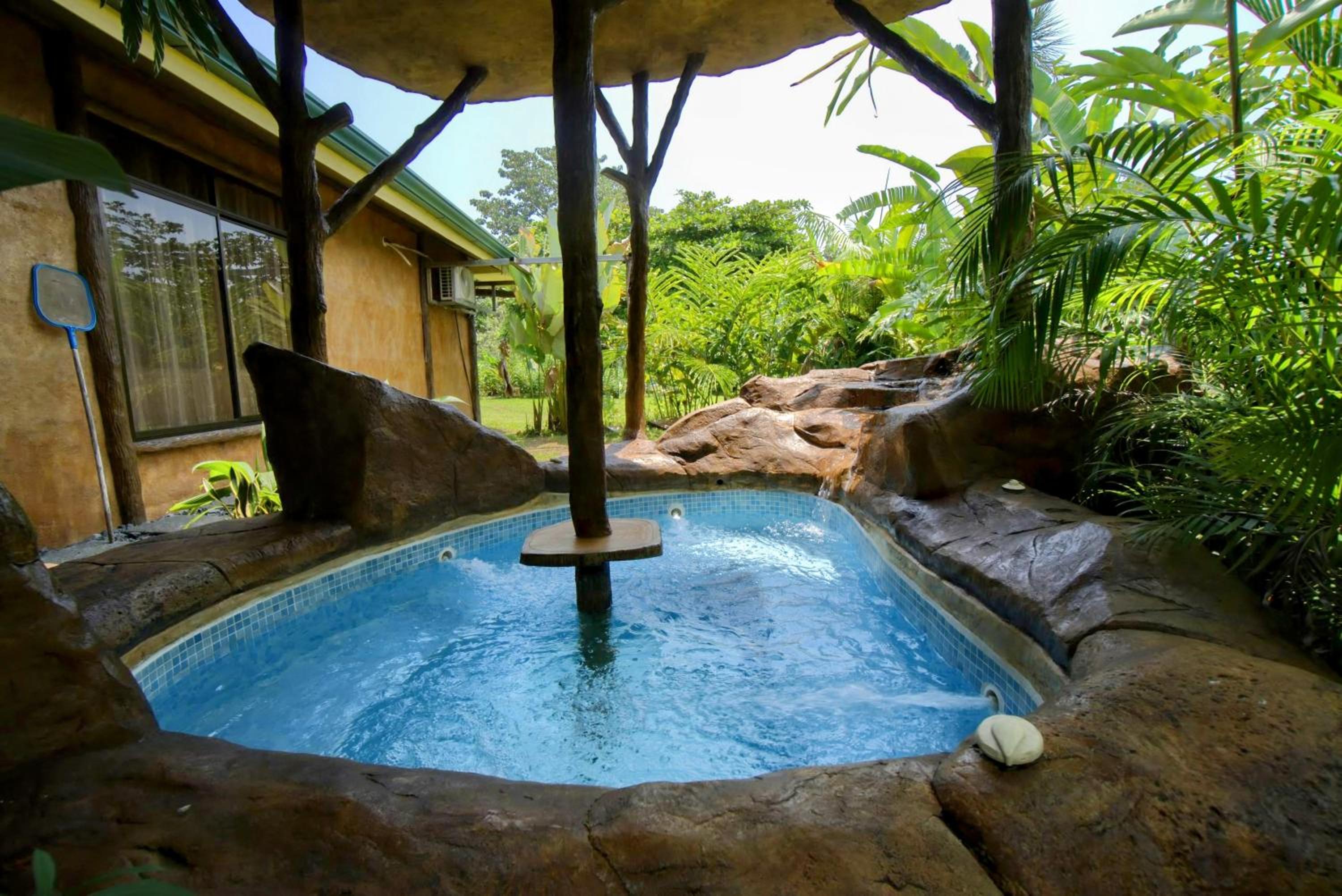 Rustic Arenal Villa+Private Jacuzzi & Volcano View
