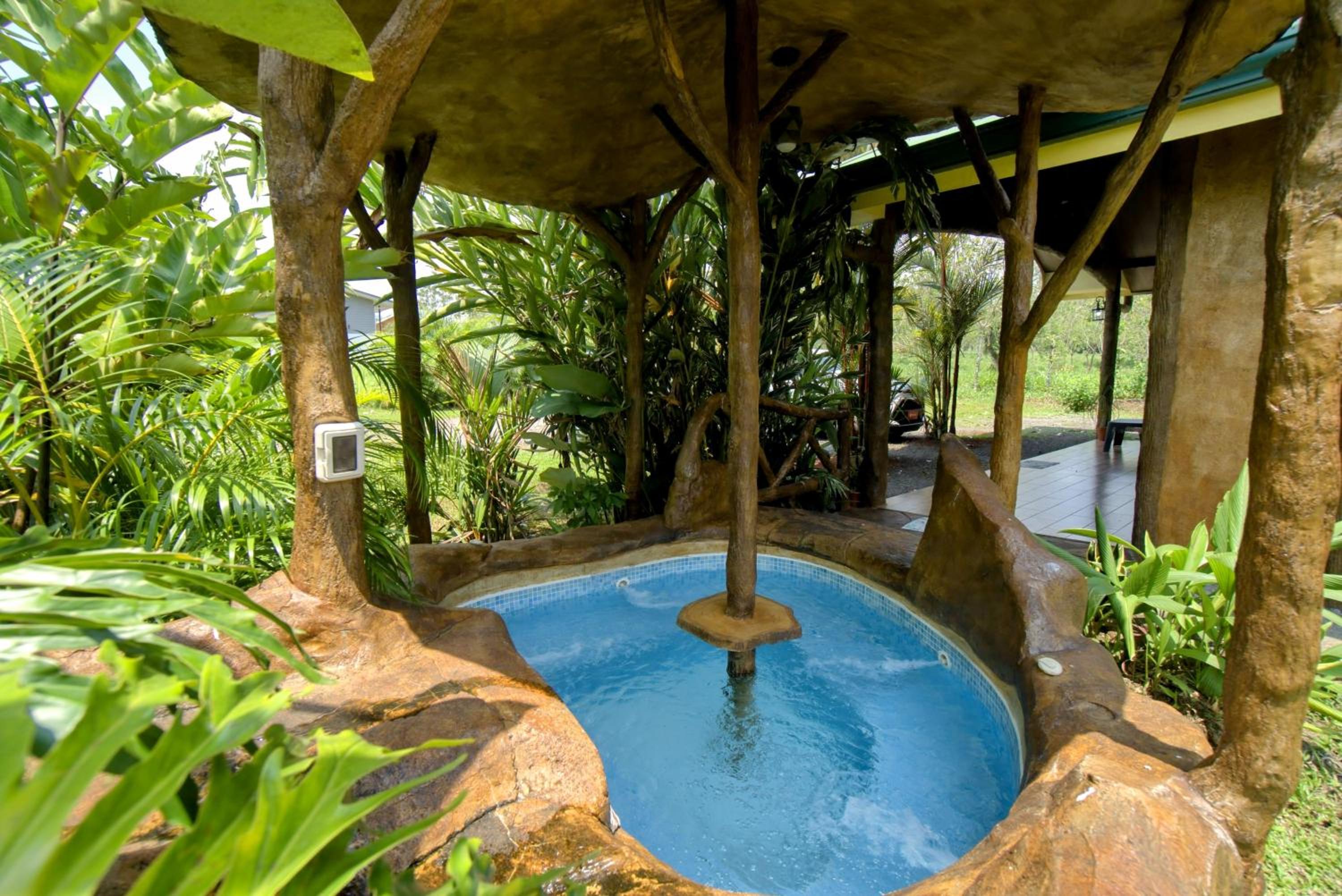 Rustic Arenal Villa+Private Jacuzzi & Volcano View