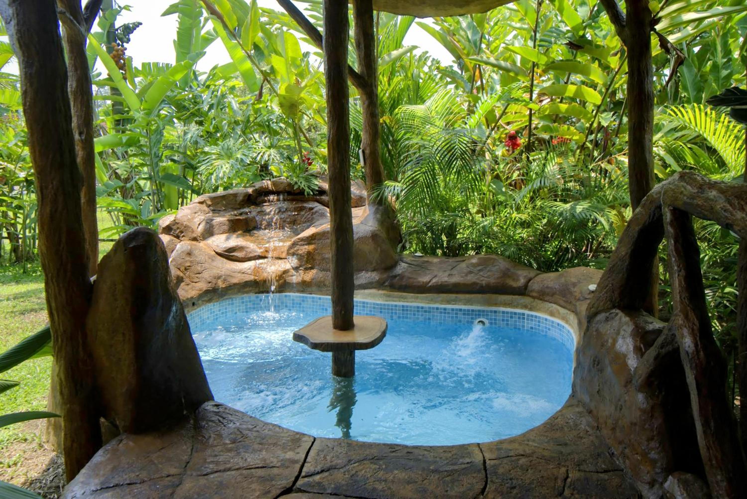 Rustic Arenal Villa+Private Jacuzzi & Volcano View