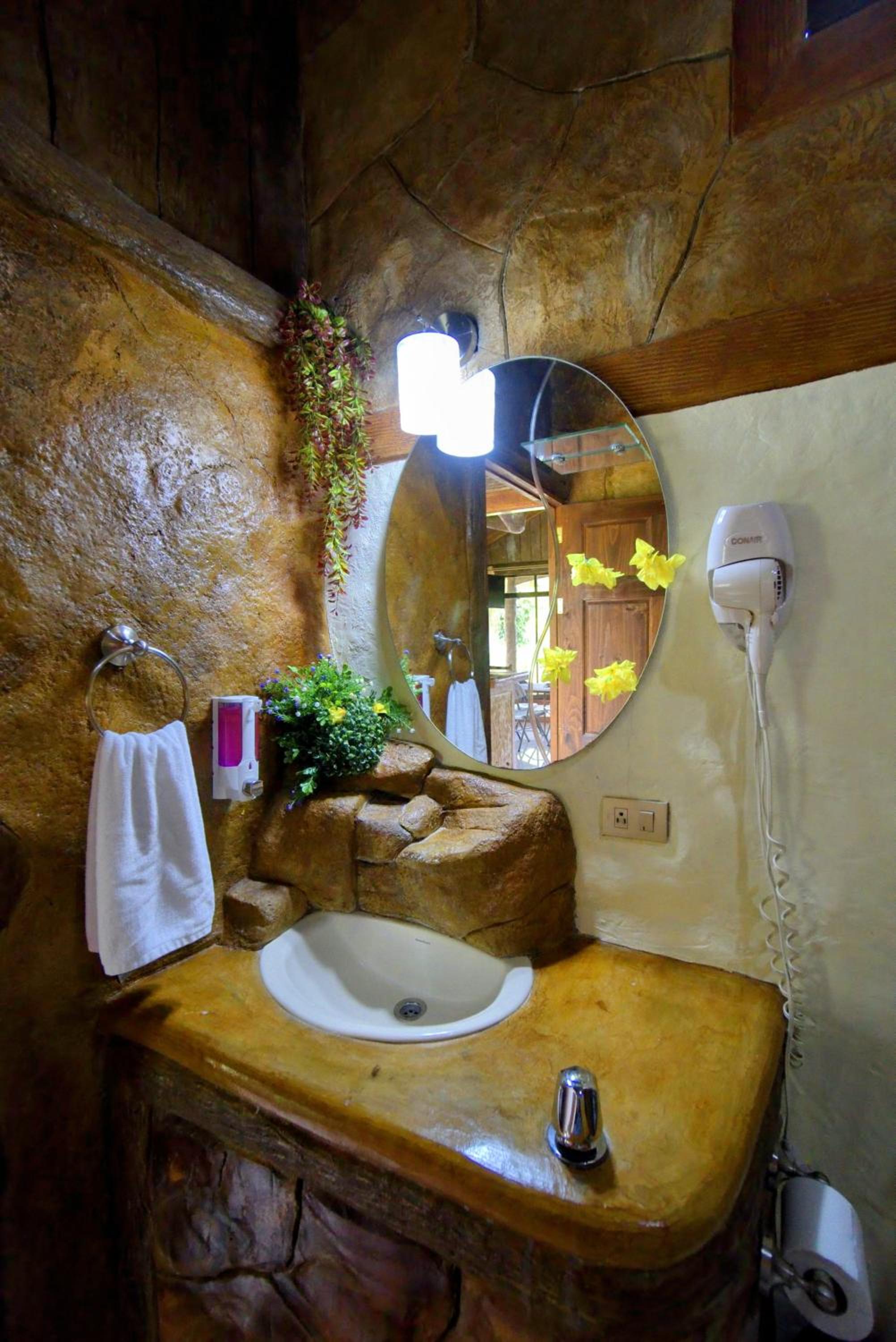 Rustic Arenal Villa+Private Jacuzzi & Volcano View