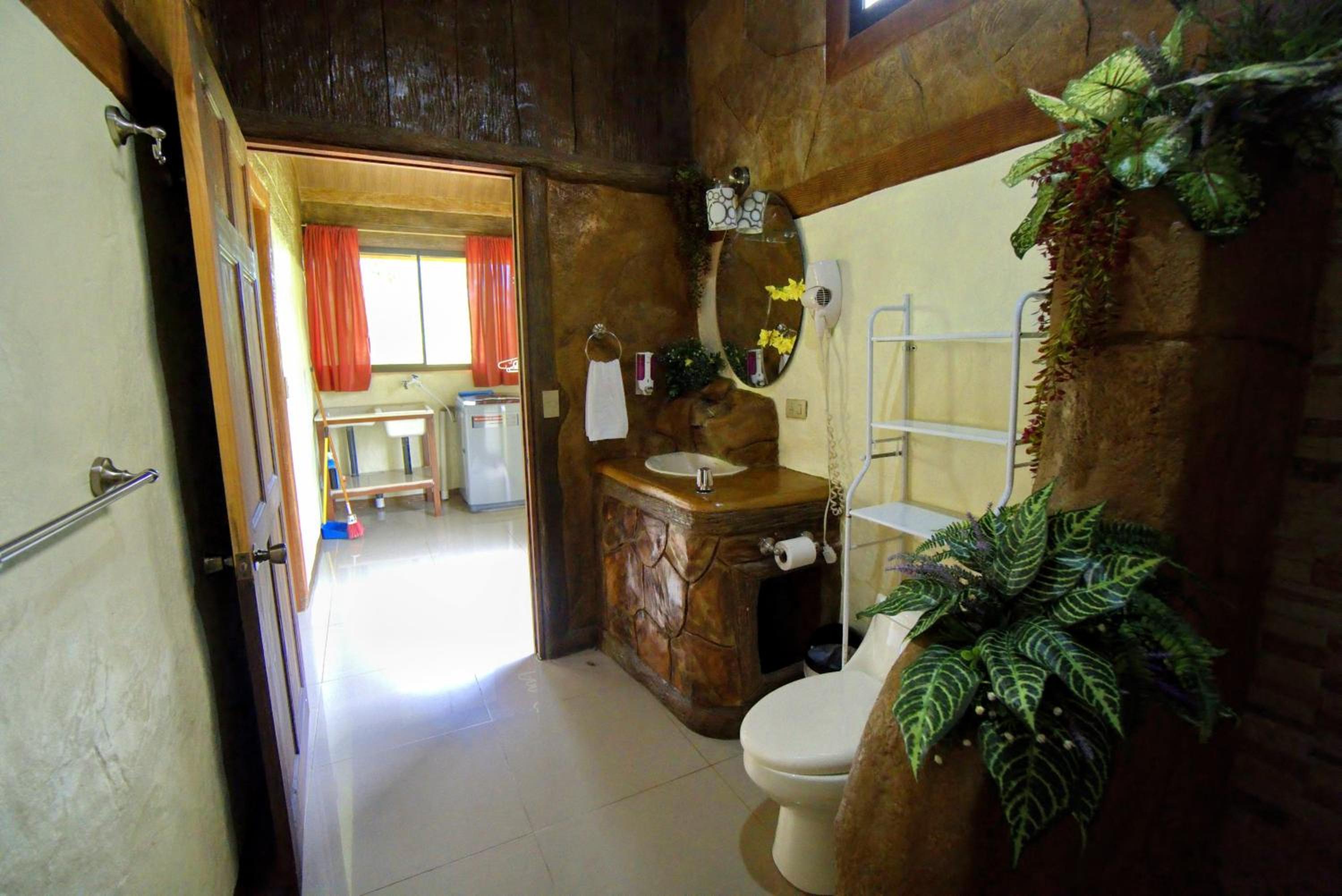 Rustic Arenal Villa+Private Jacuzzi & Volcano View