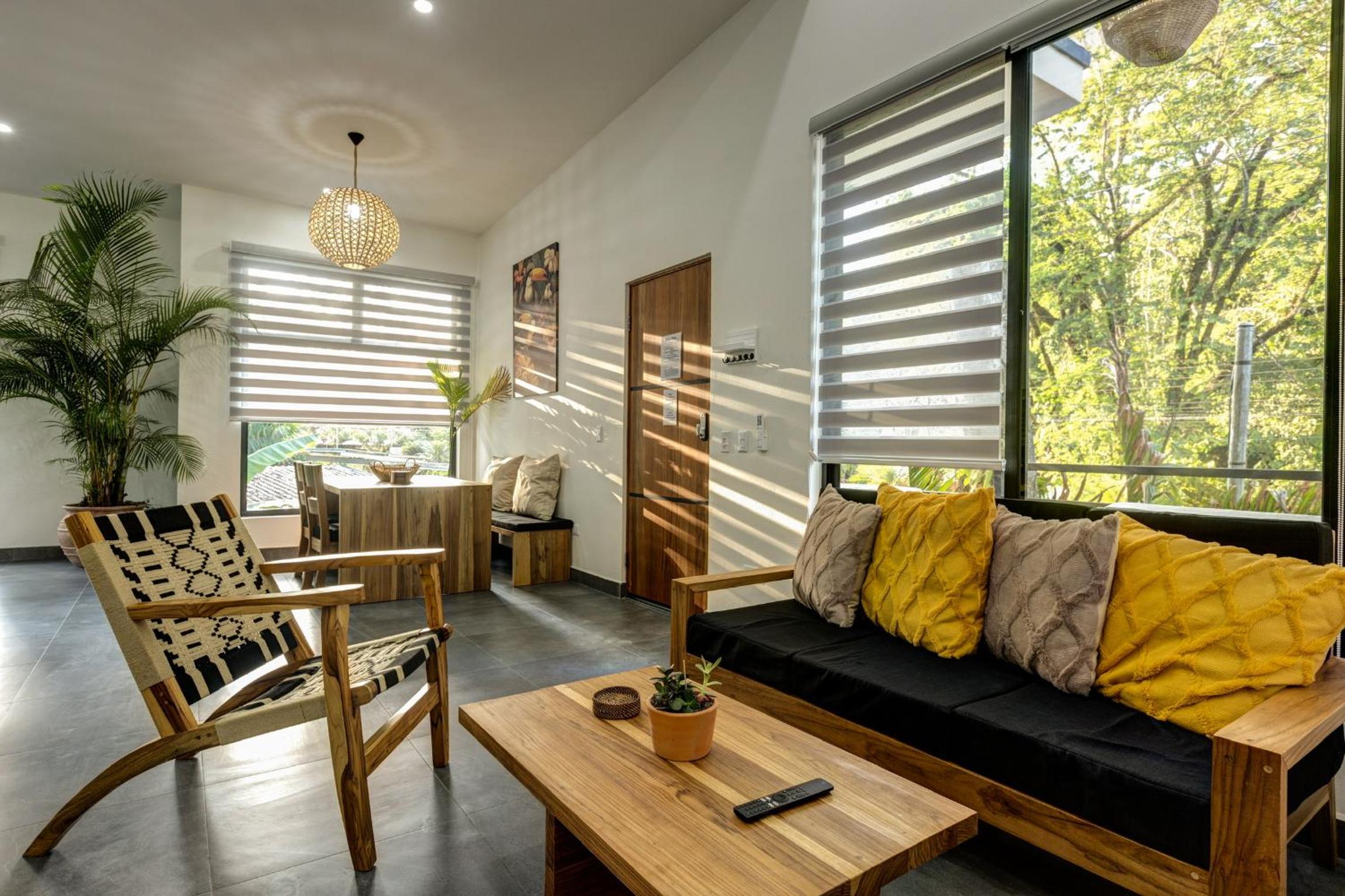 Casa Toucan 2 bedroom 2 bath includes AC in house a shared gym and infinity pool and 5 min walk to the beach