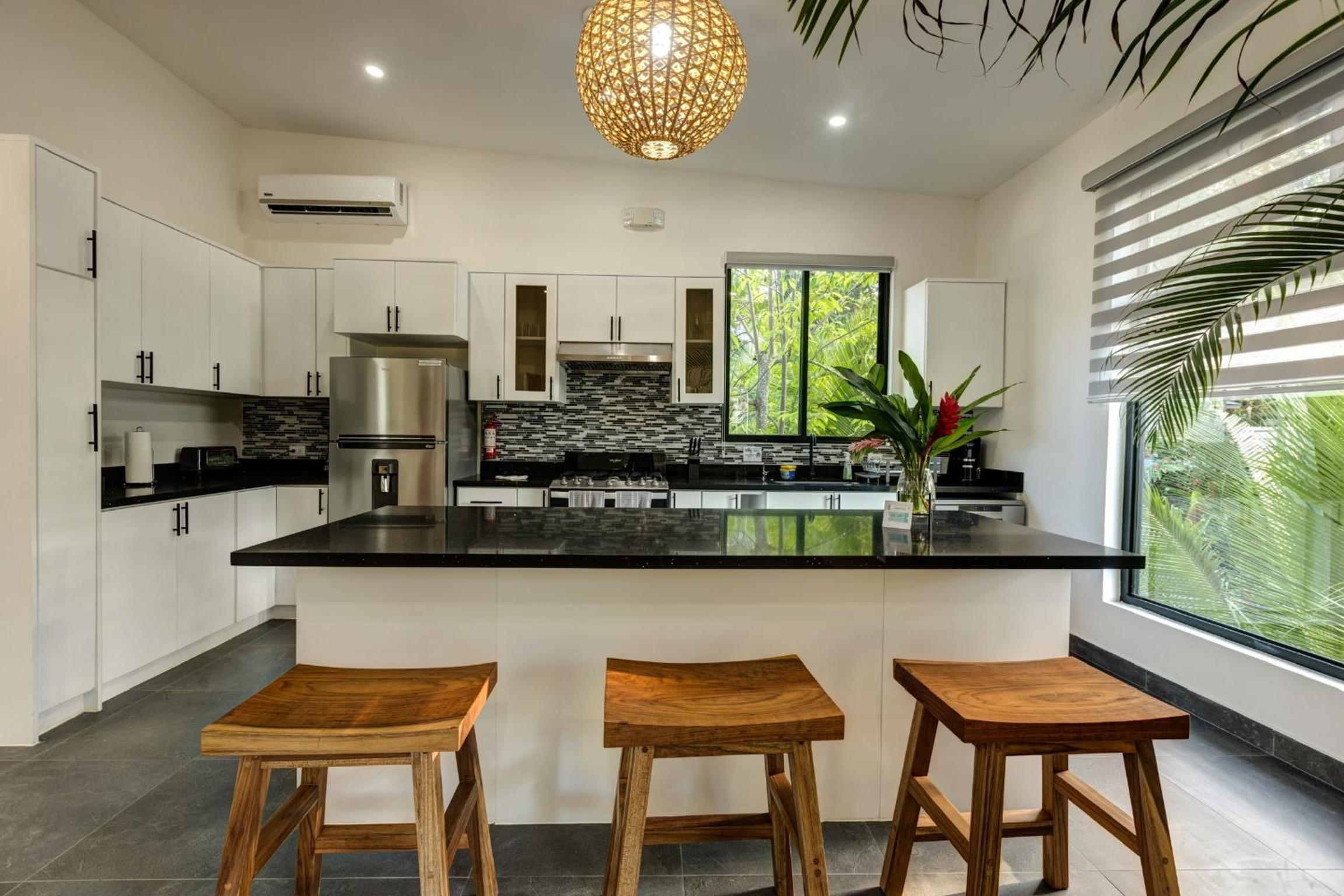 Casa Toucan 2 bedroom 2 bath includes AC in house a shared gym and infinity pool and 5 min walk to the beach