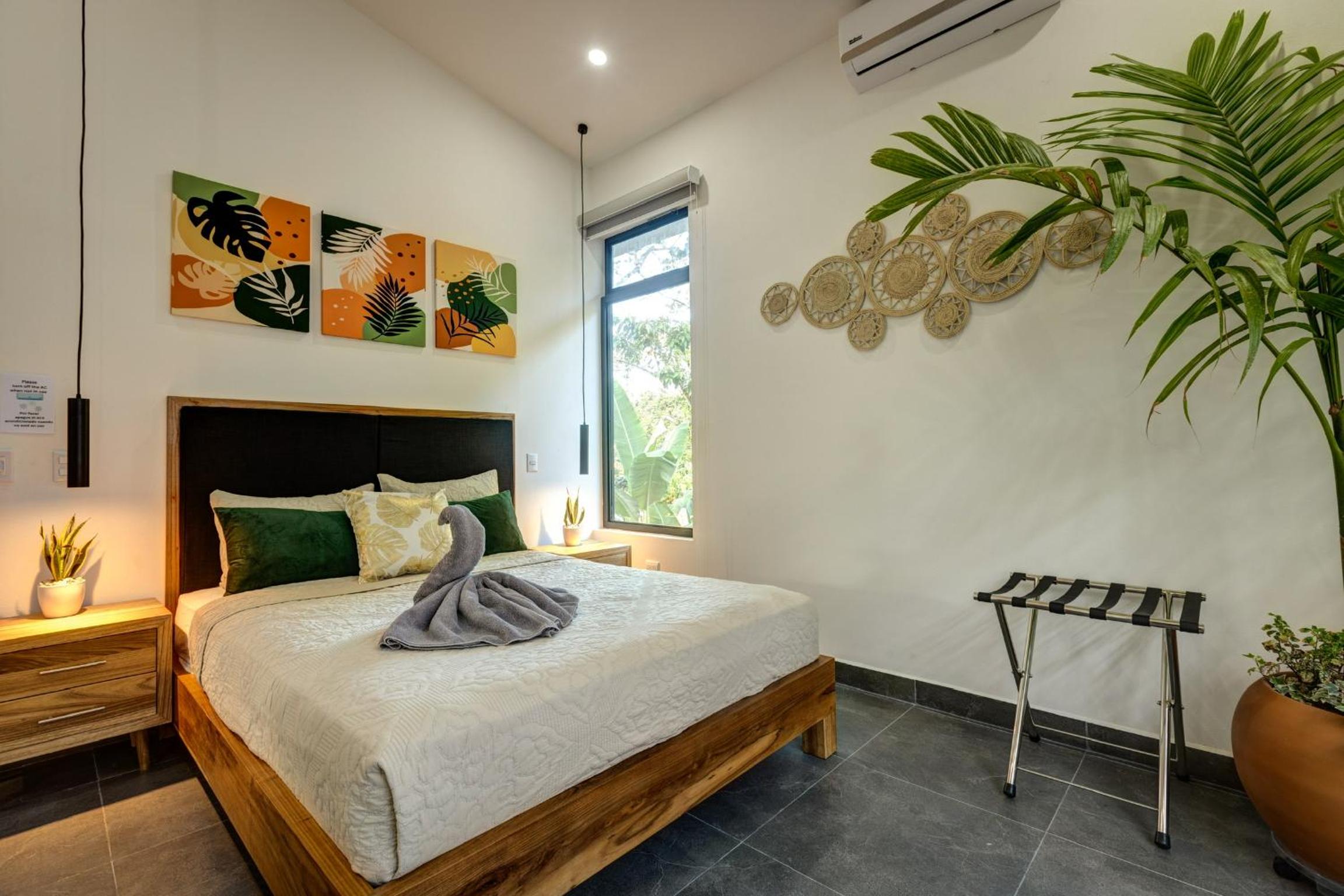 Casa Toucan 2 bedroom 2 bath includes AC in house a shared gym and infinity pool and 5 min walk to the beach