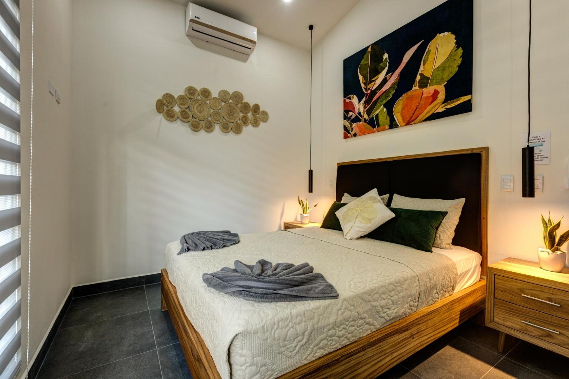 Casa Toucan 2 bedroom 2 bath includes AC in house a shared gym and infinity pool and 5 min walk to the beach