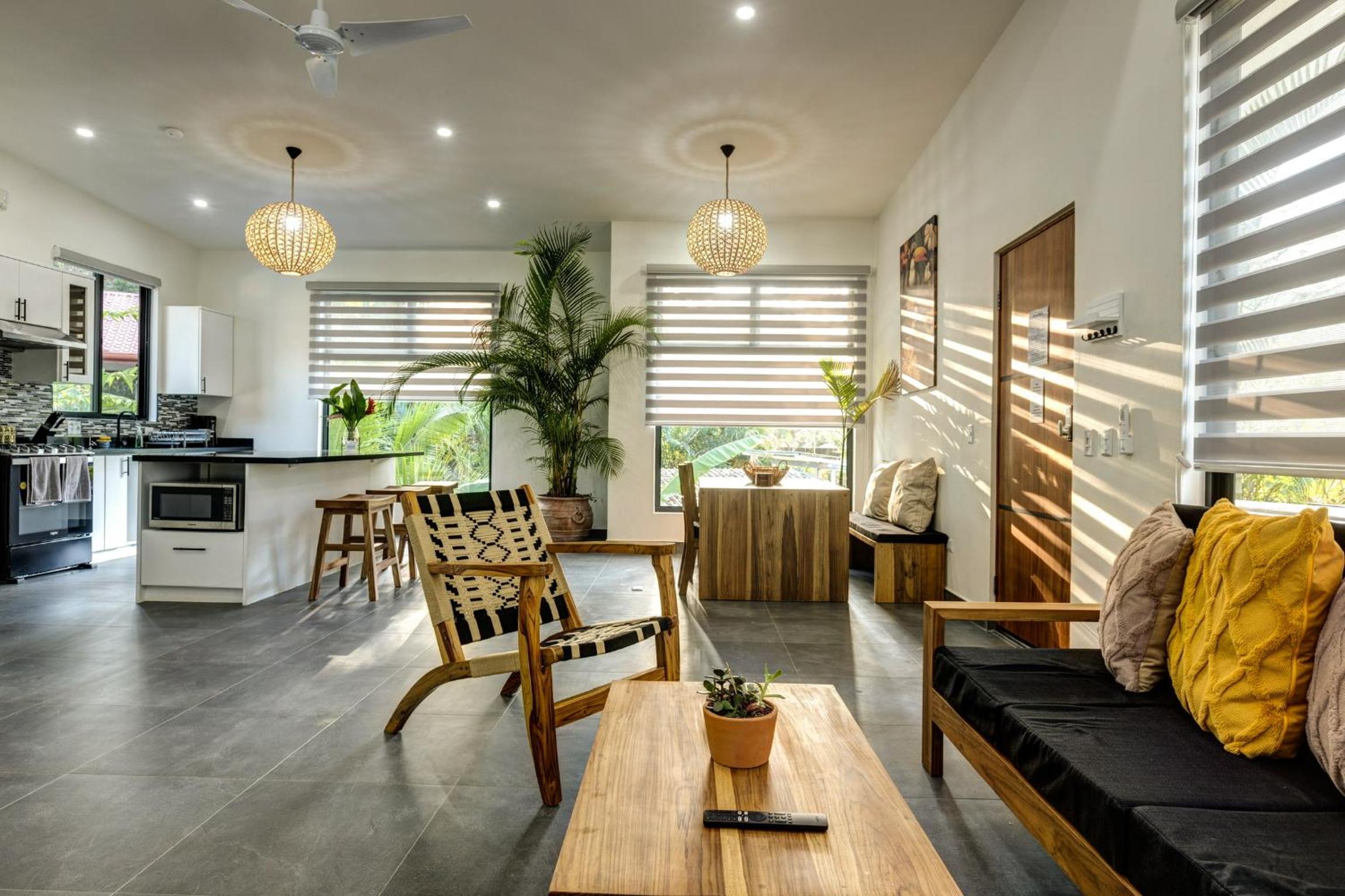 Casa Toucan 2 bedroom 2 bath includes AC in house a shared gym and infinity pool and 5 min walk to the beach
