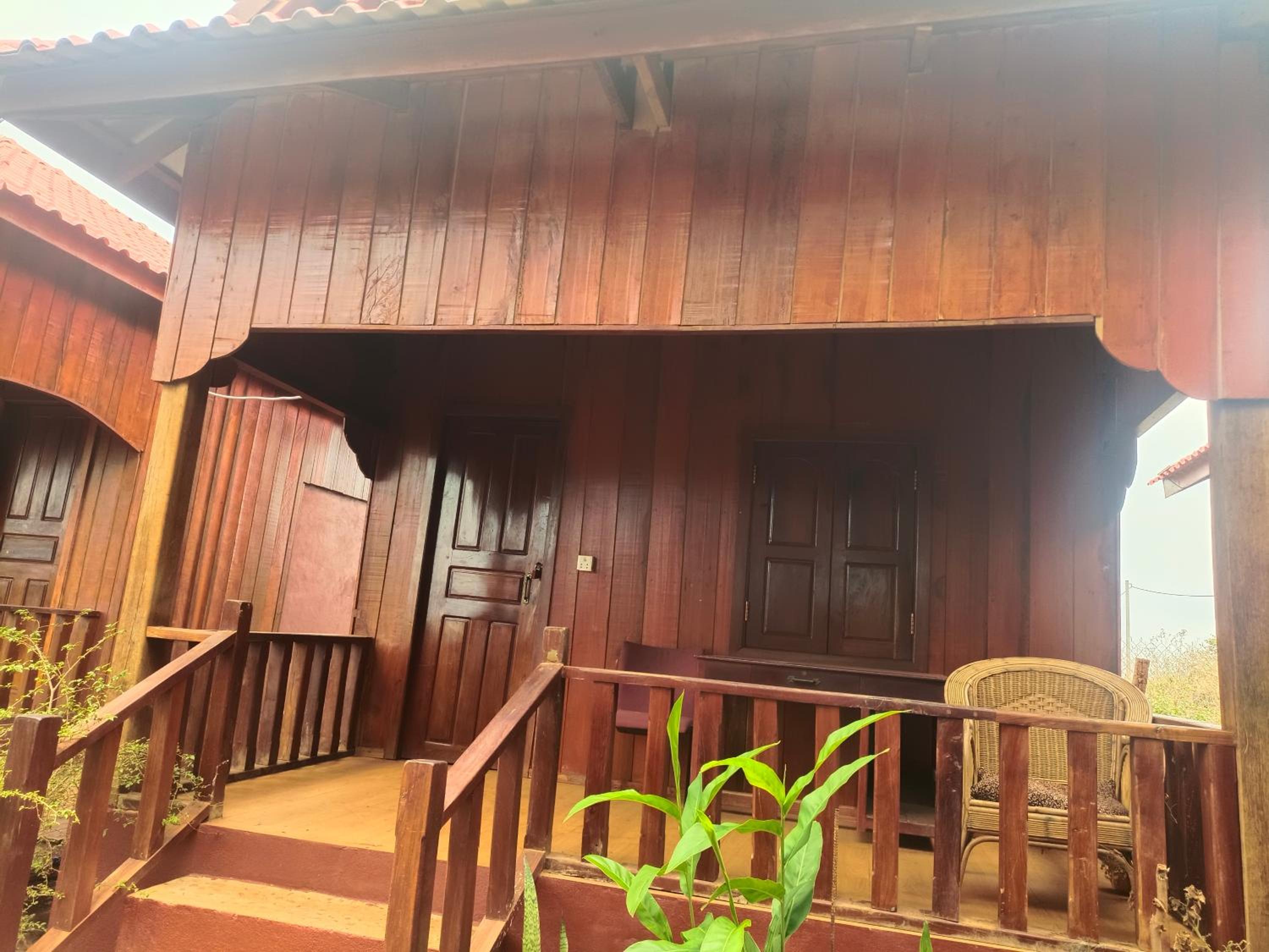 Banlung Hill Top House &Trekking