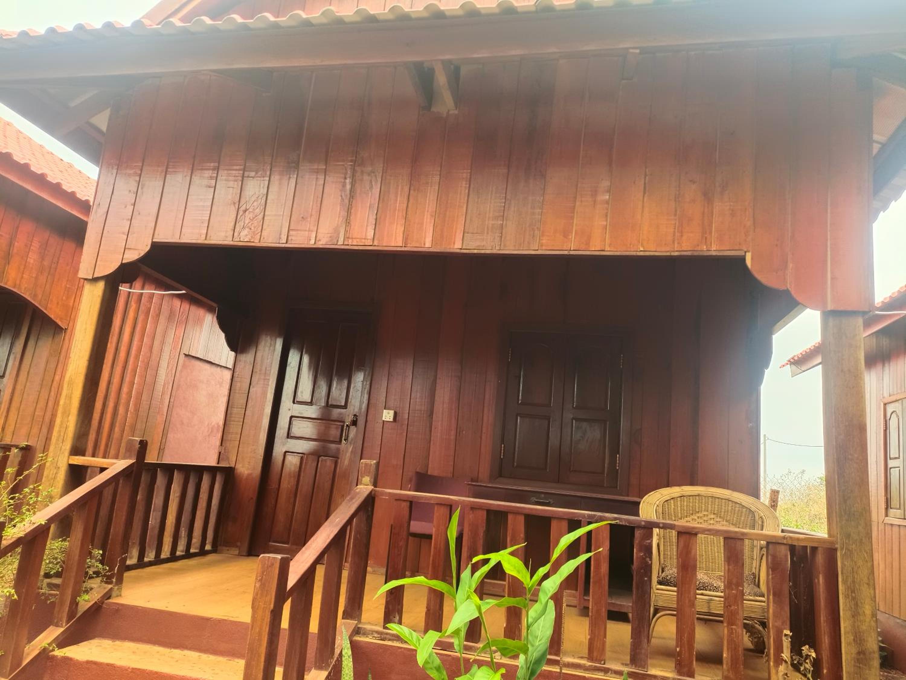 Banlung Hill Top House &Trekking