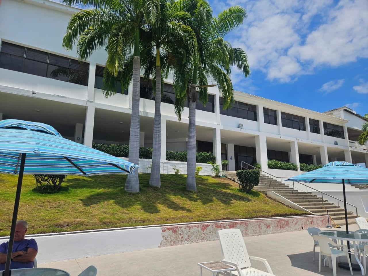 Villa Country Club Salinas