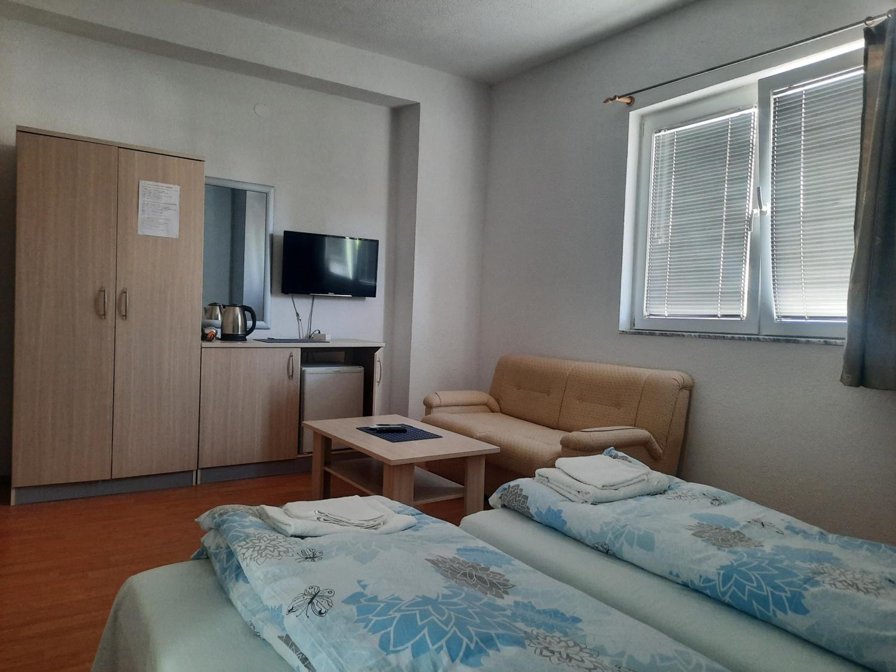 Luccia Apartments-Guesthouse Laguna