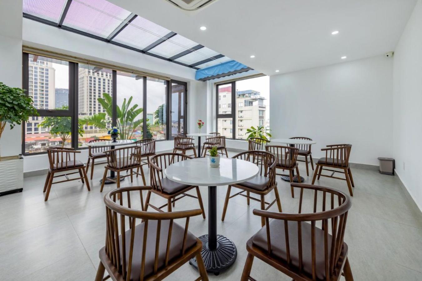 Phong Lan Apartments