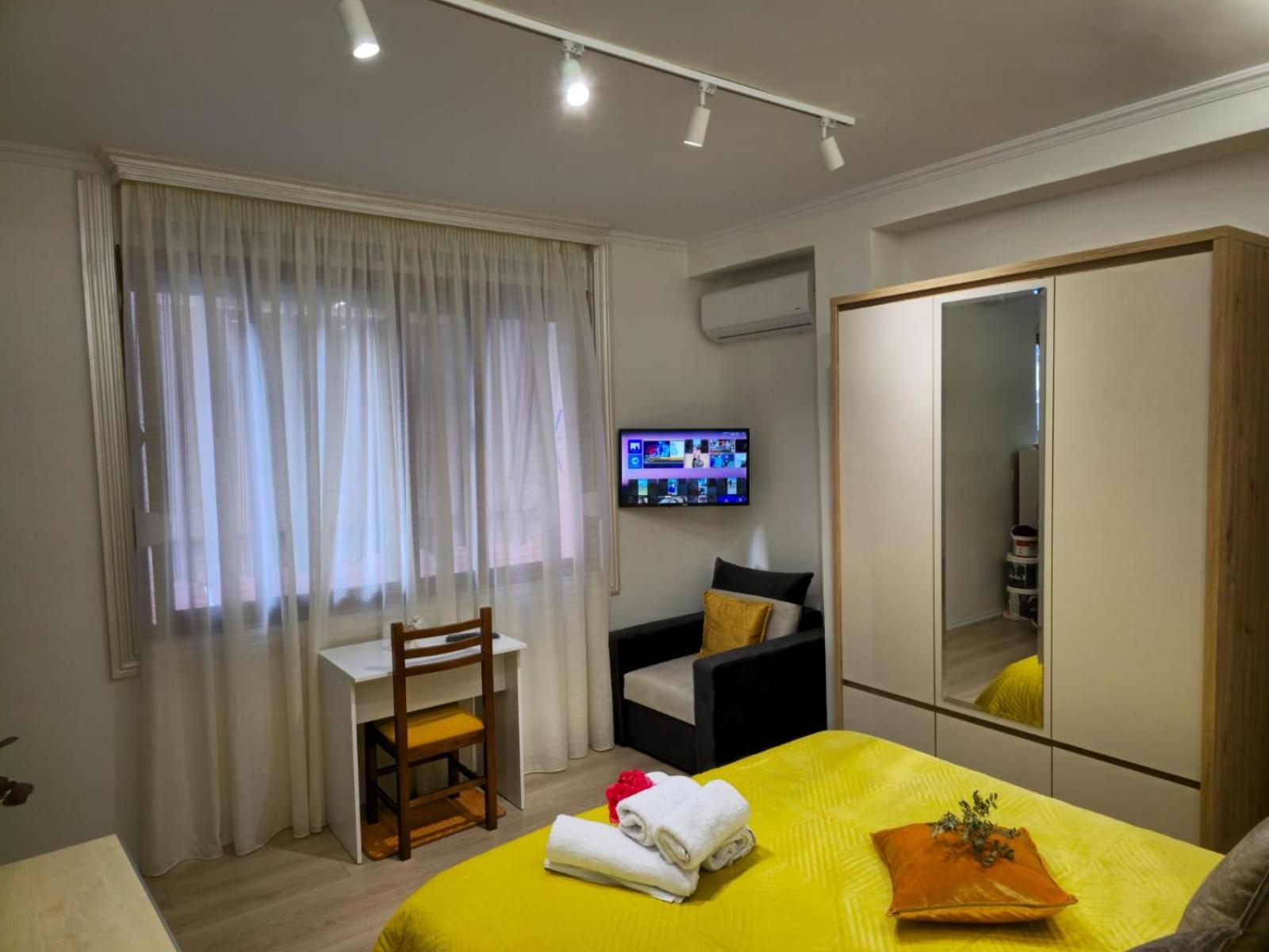 Myslym Shyri cozy lovely Central Orange Apt