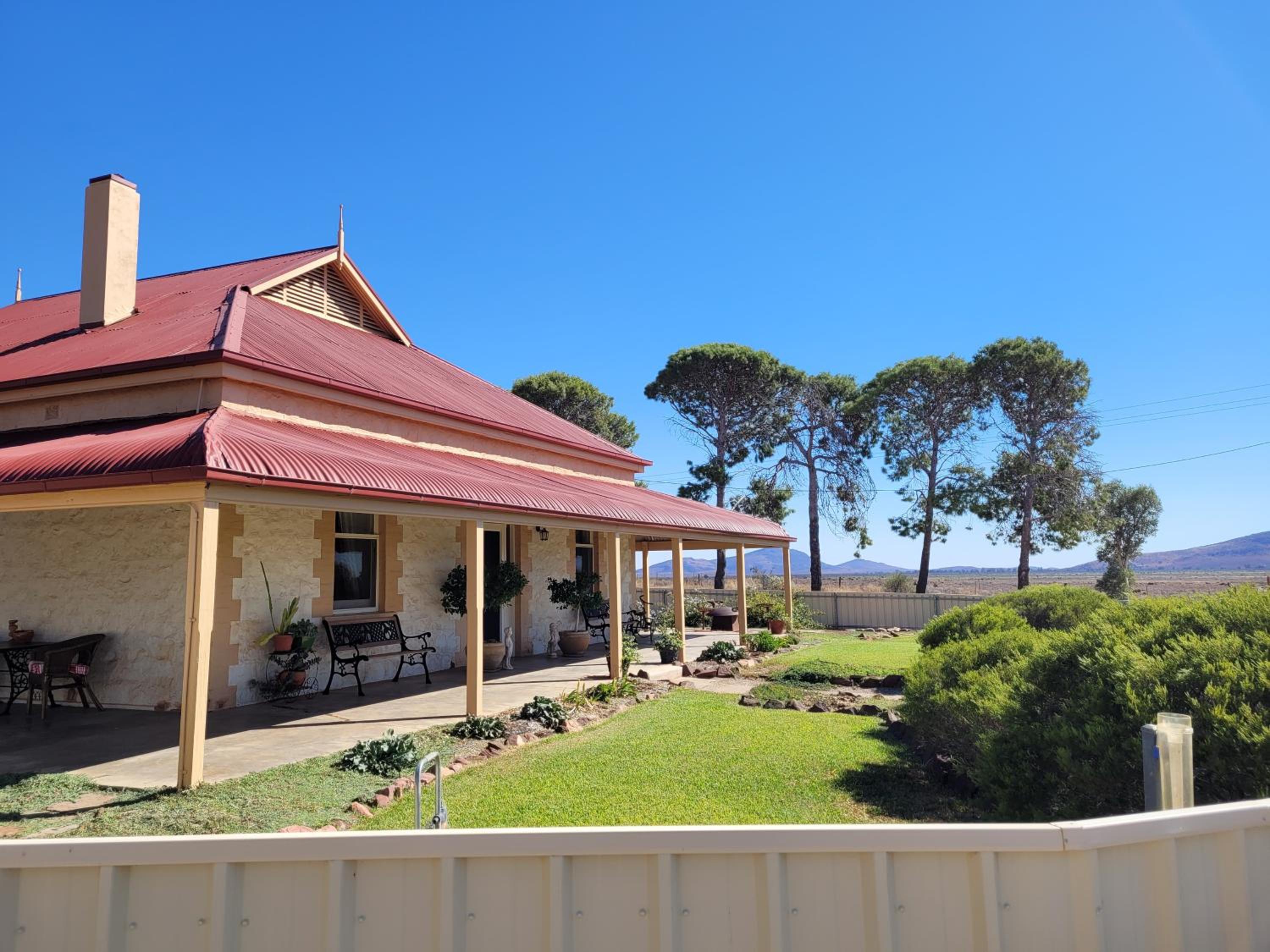 Sunset Ridge Accommodation -Rockville Homestead