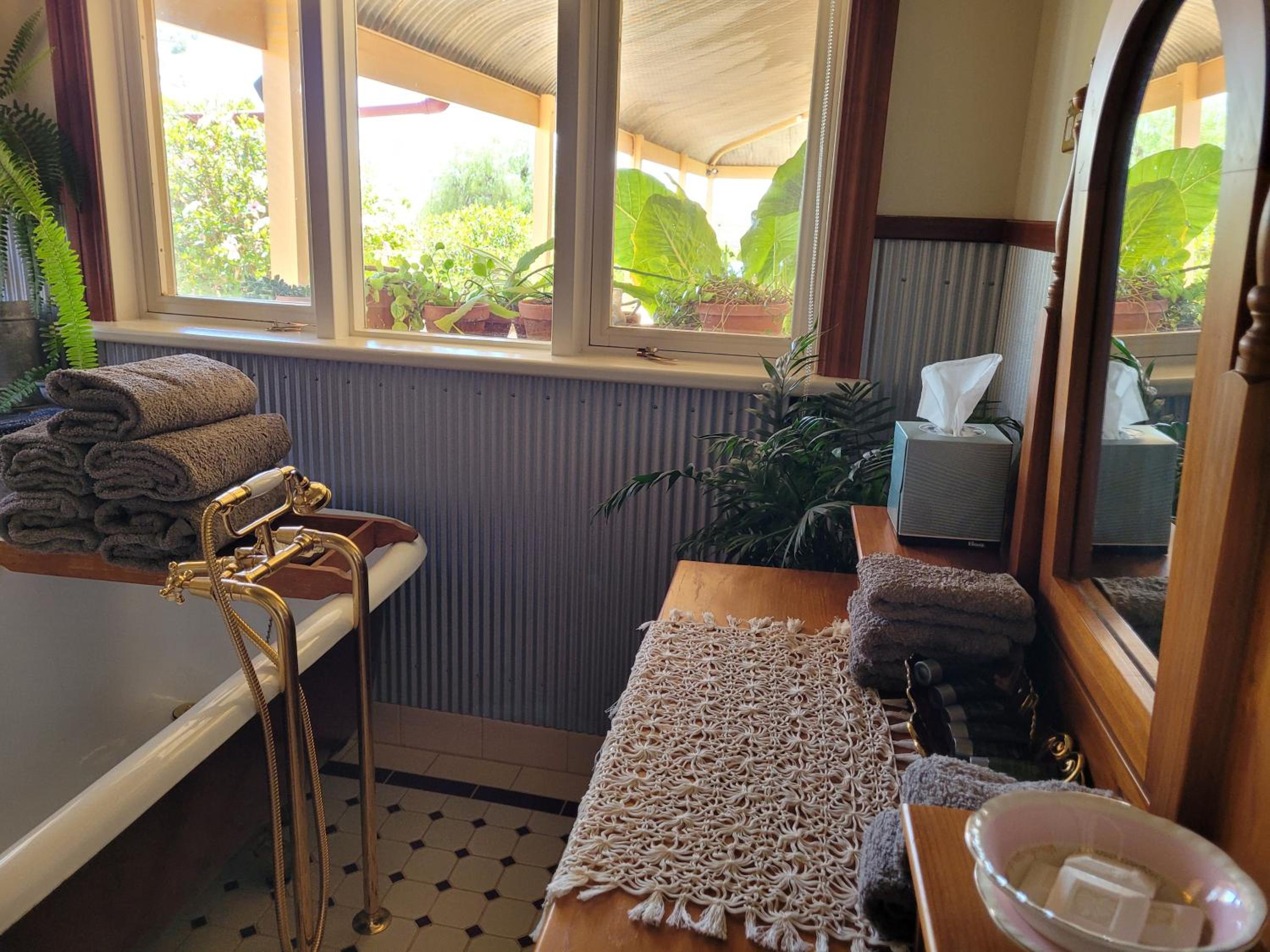 Sunset Ridge Accommodation -Rockville Homestead