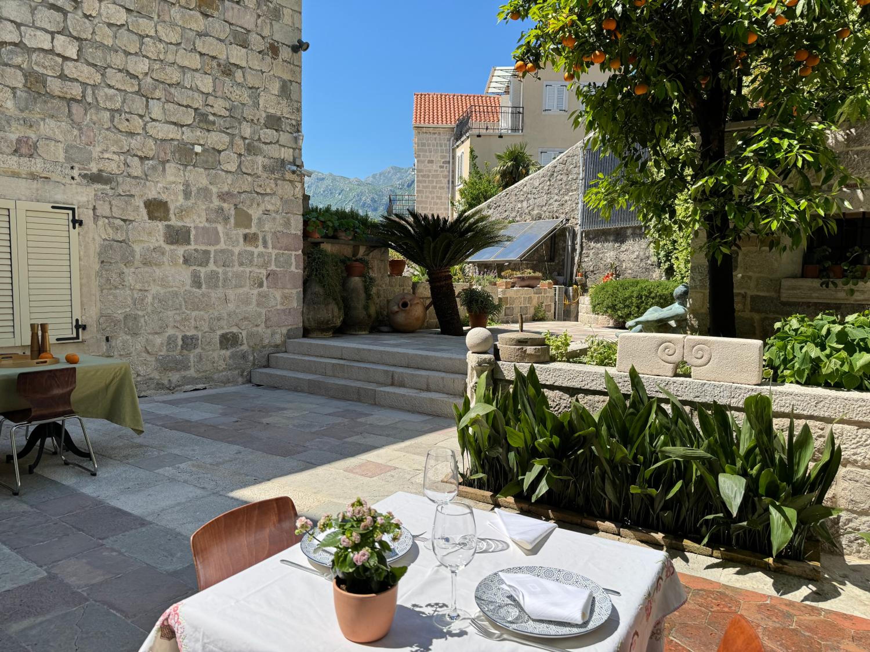 Olea Apartments in a Historic 17th Century Palace Perast view 3