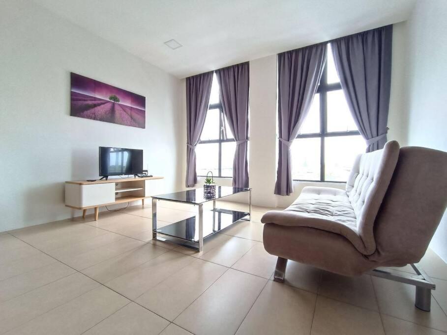 Roxy Apartment 3rd Mile Kch Lovely 2 BR Cozy Stay photo 1