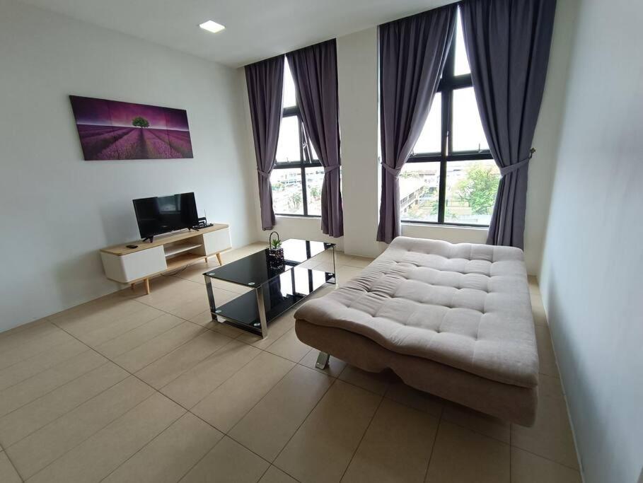 Roxy Apartment 3rd Mile Kch Lovely 2 BR Cozy Stay photo 2