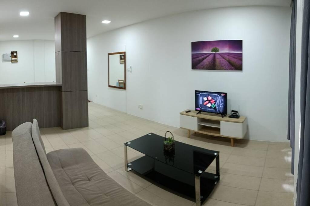 Roxy Apartment 3rd Mile Kch Lovely 2 BR Cozy Stay photo 7