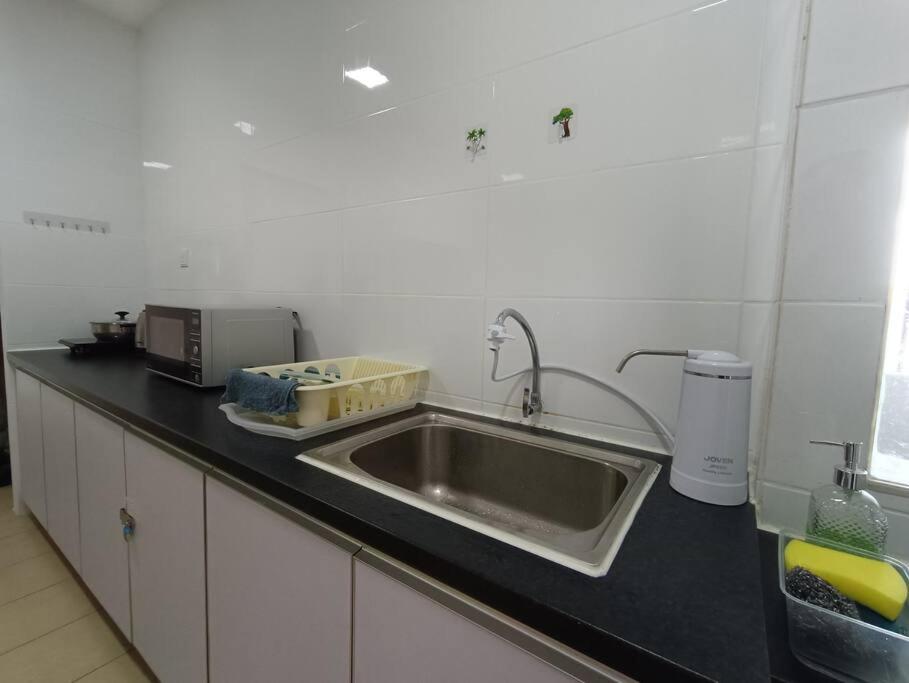 Roxy Apartment 3rd Mile Kch Lovely 2 BR Cozy Stay photo 8