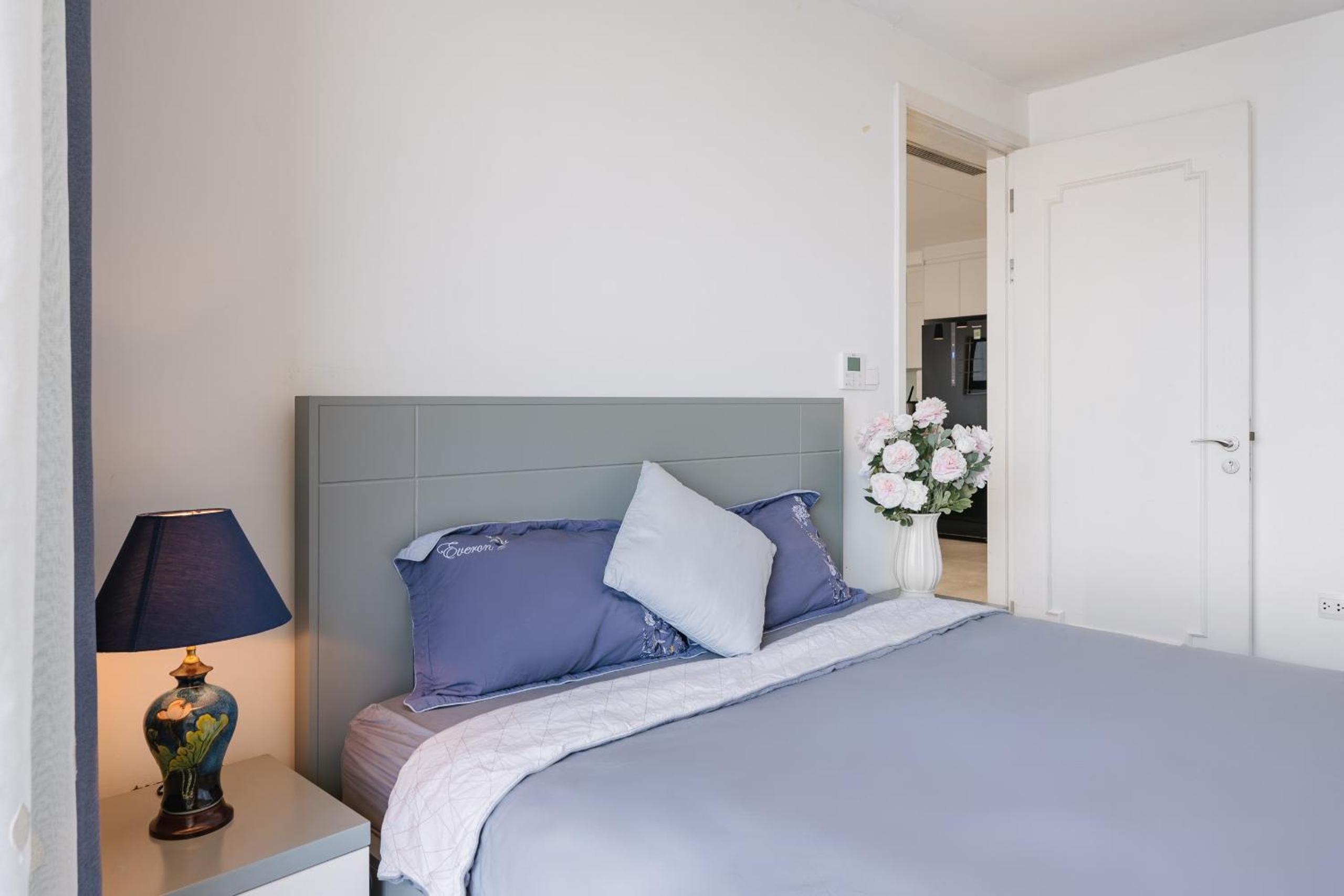 D'Leroi Soleil - Modern Apartment by West Lake