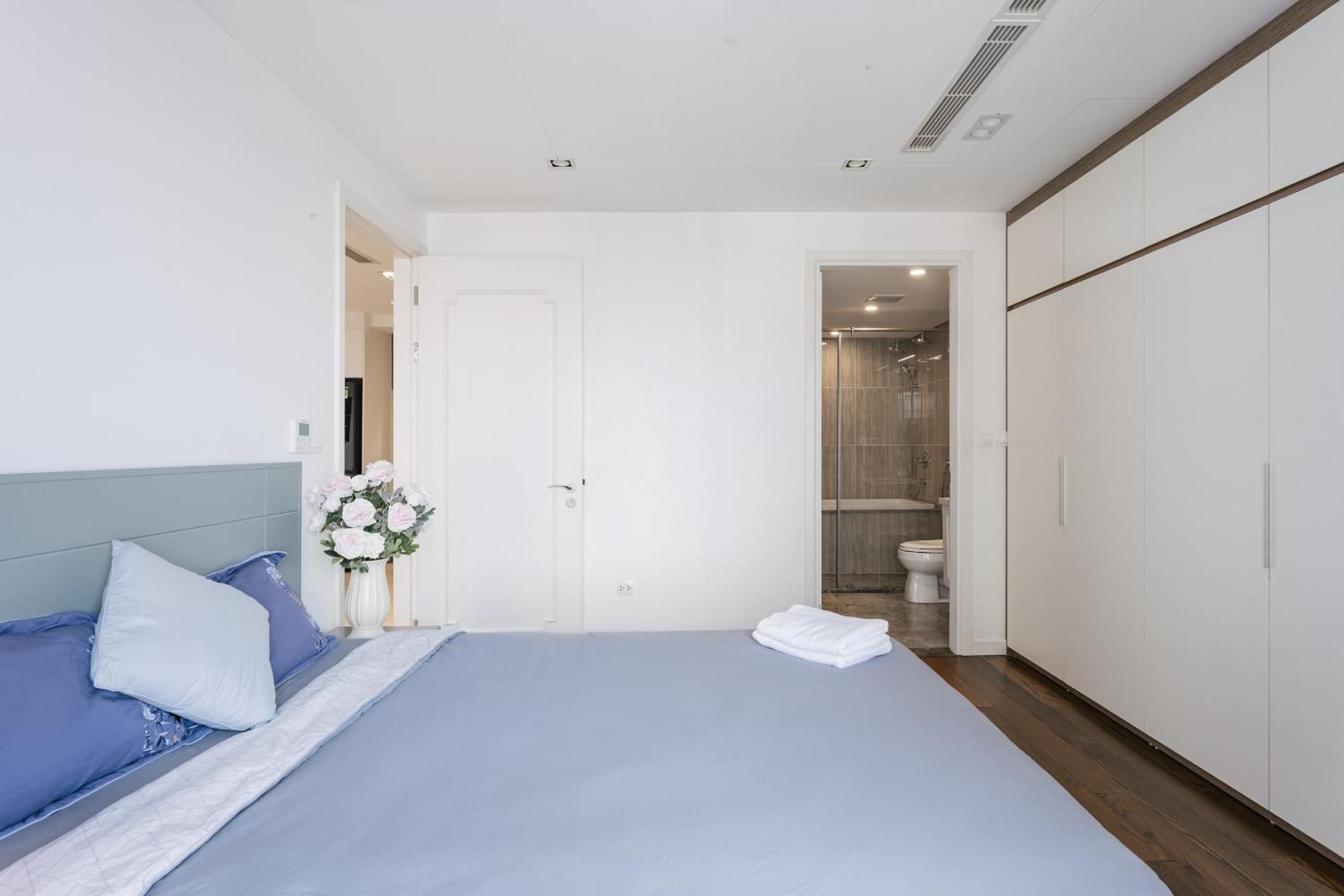 D'Leroi Soleil - Modern Apartment by West Lake