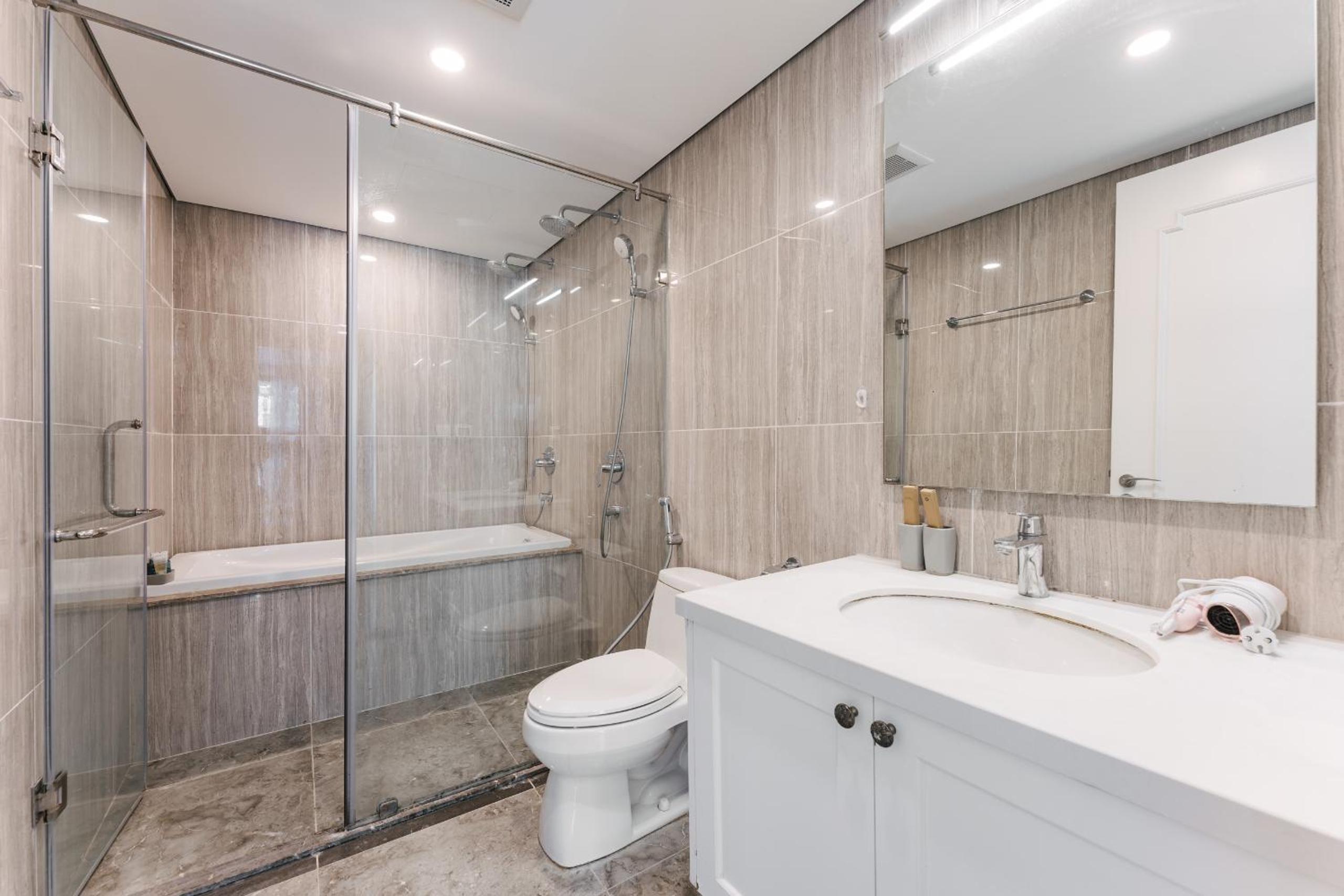 D'Leroi Soleil - Modern Apartment by West Lake