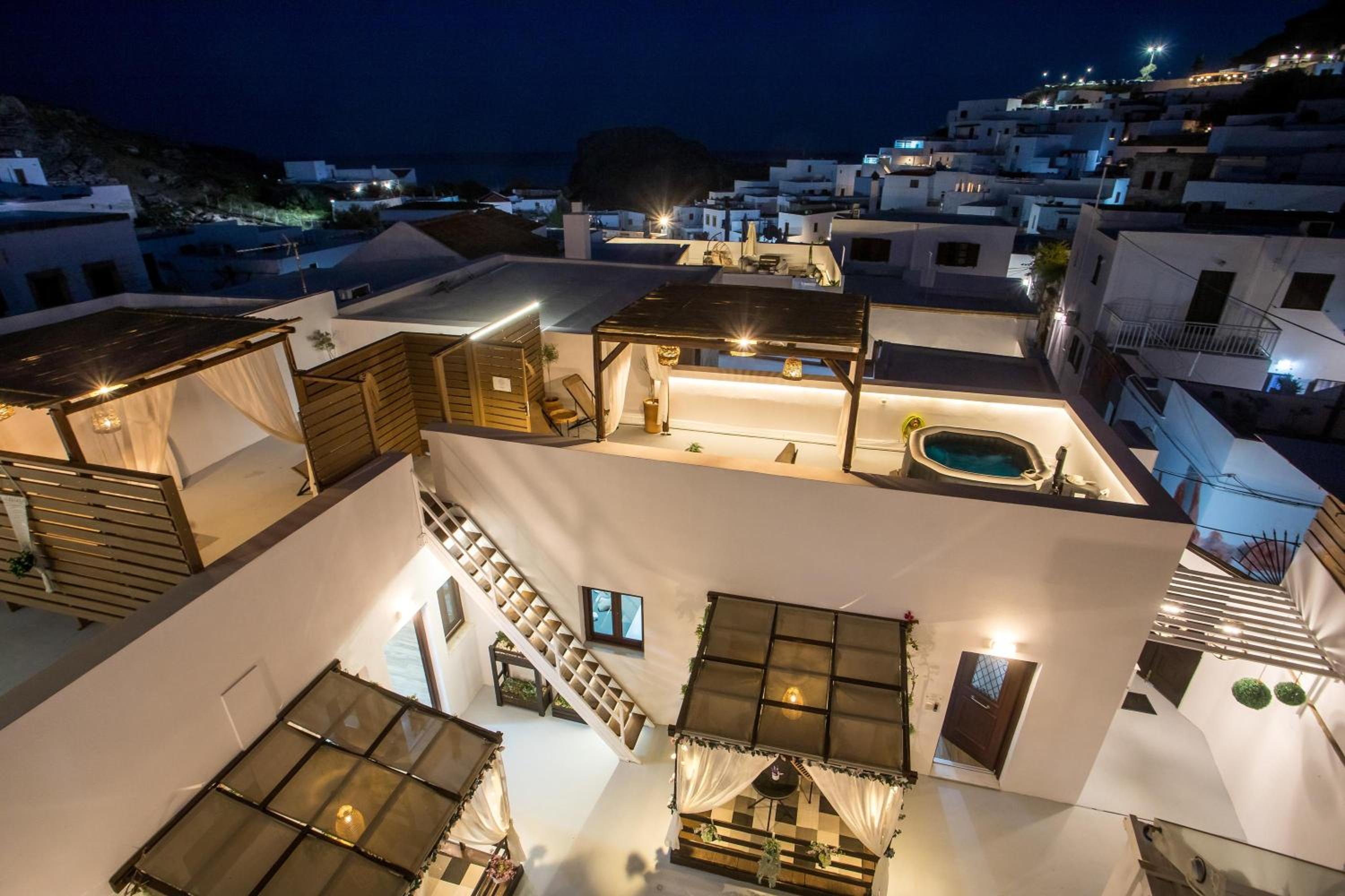 Hotel Bliss Luxury Suites