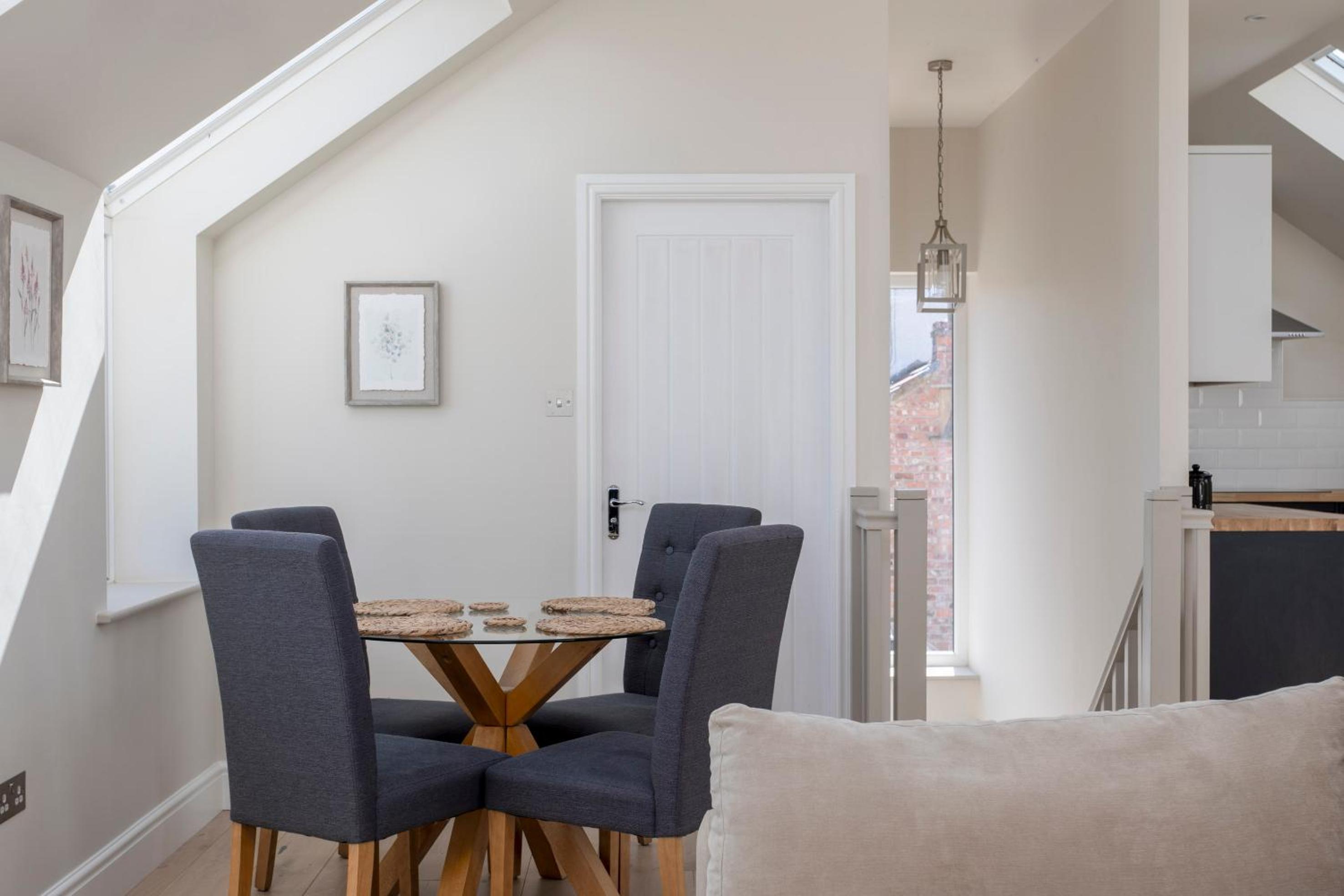 The Loft - Rural setting with parking view 4