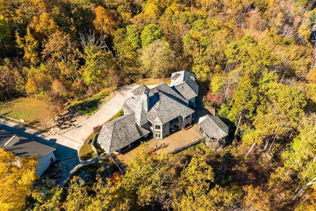 Mountain Bliss- Estate with Views - FirePit - Hot Tub - Gburg 5min view 3