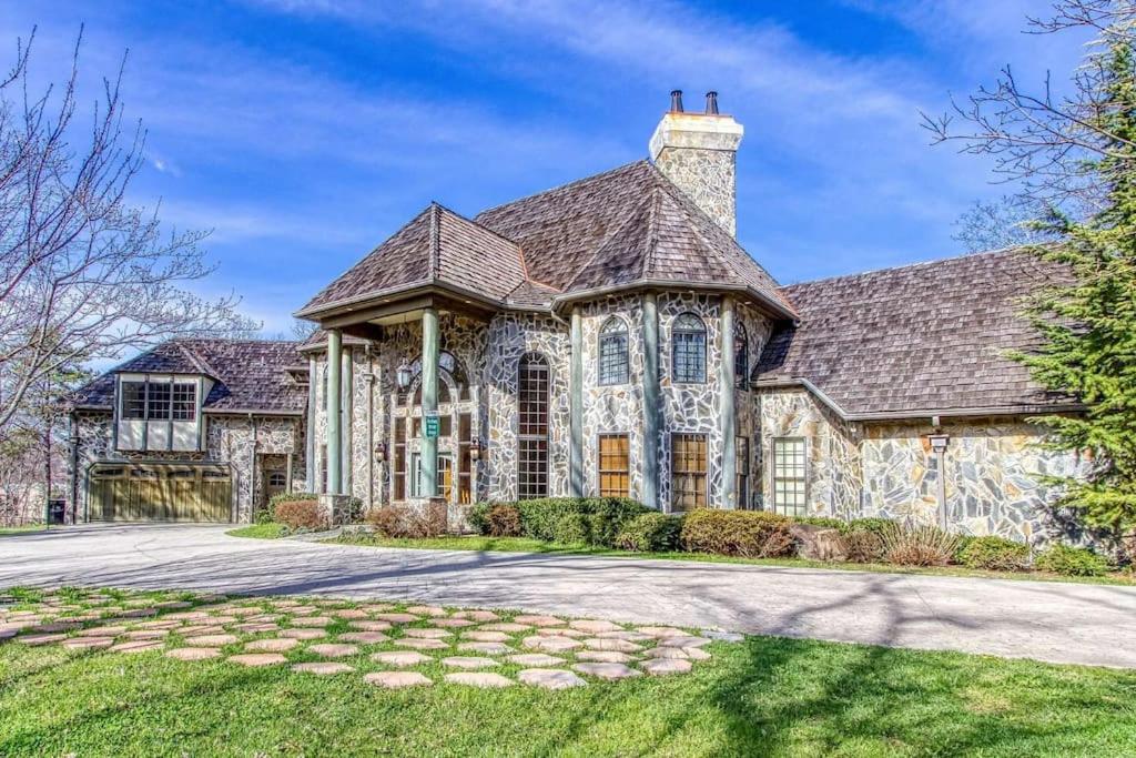 Mountain Bliss- Estate with Views - FirePit - Hot Tub - Gburg 5min view 5