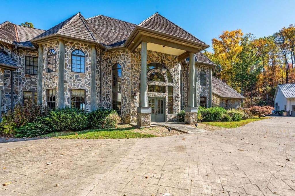 Mountain Bliss- Estate with Views - FirePit - Hot Tub - Gburg 5min view 4