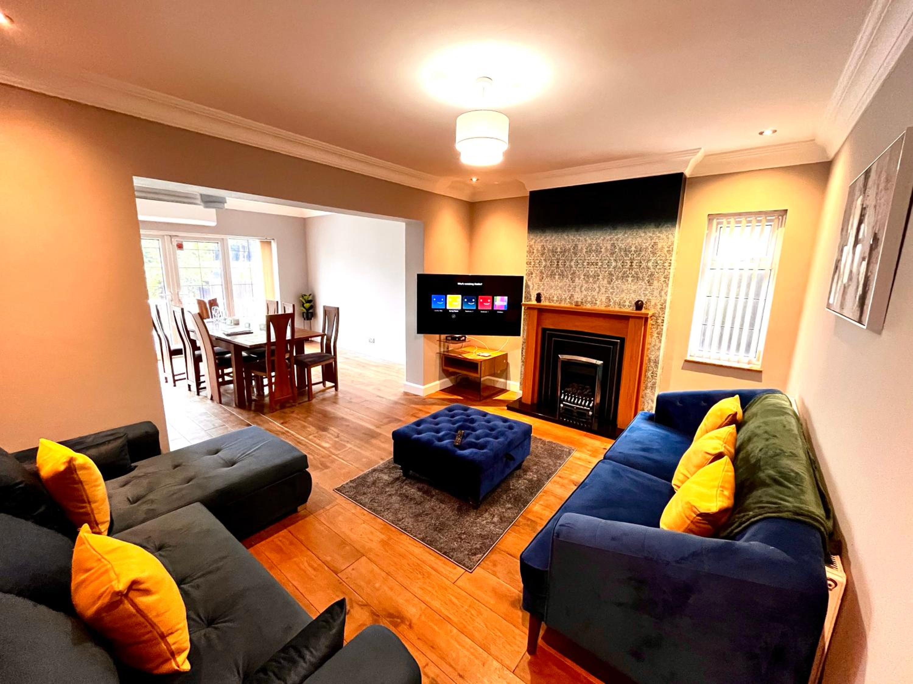 Detached Home with Aircon, Patio, BBQ, Pool Table & Table Tennis view 2