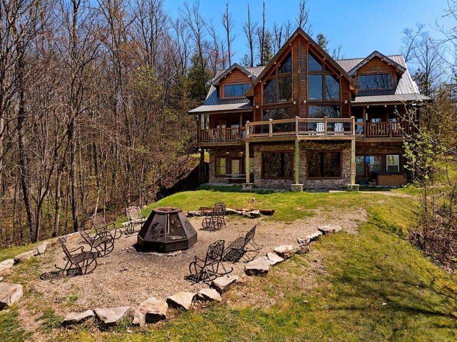 Cherokee - Lodge w - MtnViews- June Deals-HotTub-Fire Pit-GameRm view 4