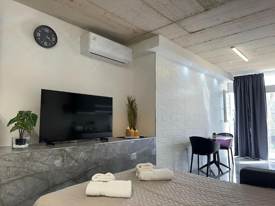 NEW Seafront Studio-St Julian's photo 2