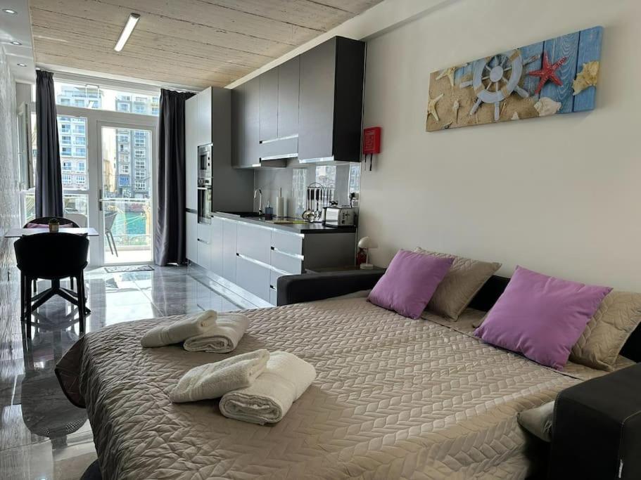 NEW Seafront Studio-St Julian's photo 4