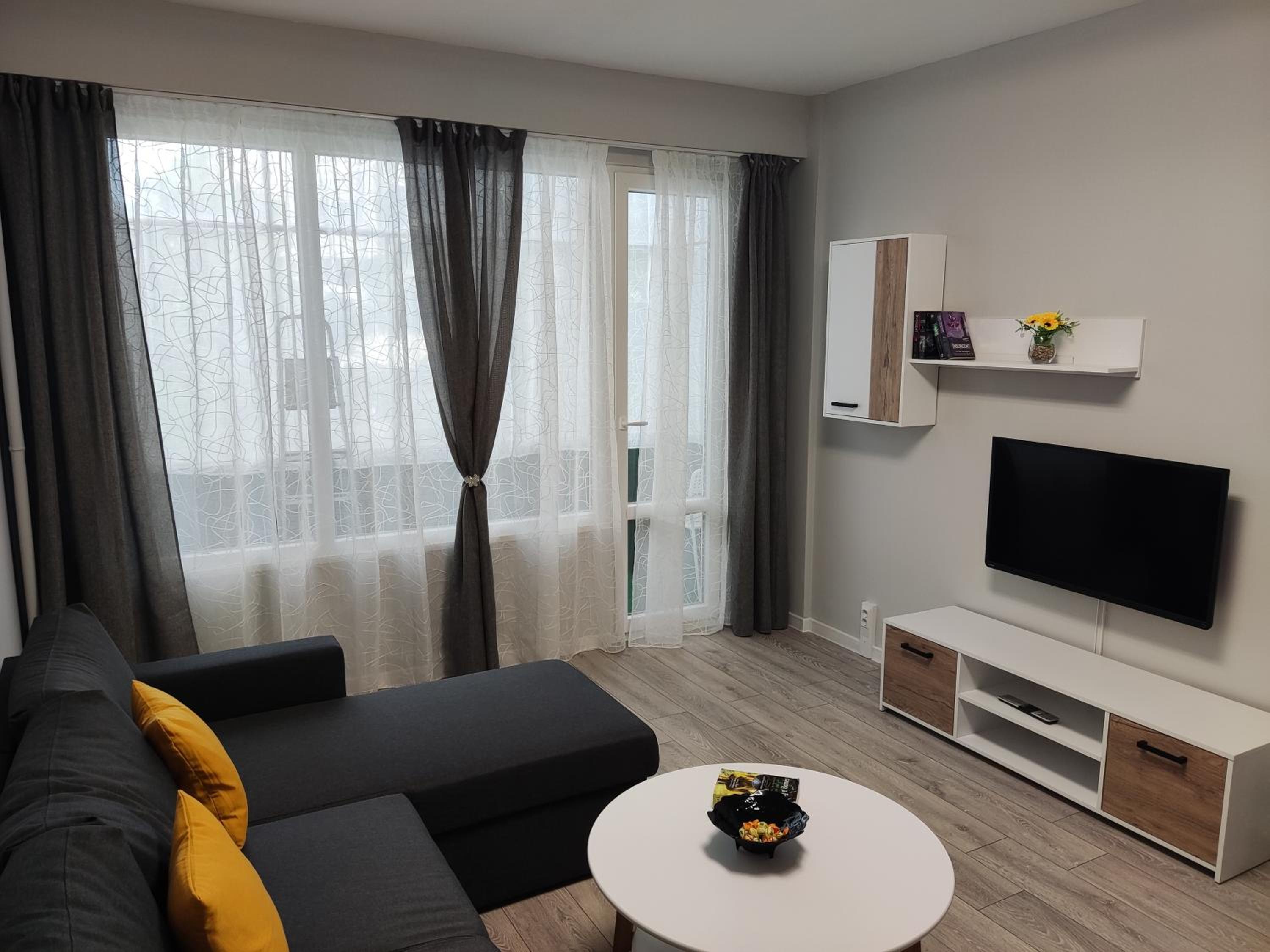 Maya's Airport Apartment