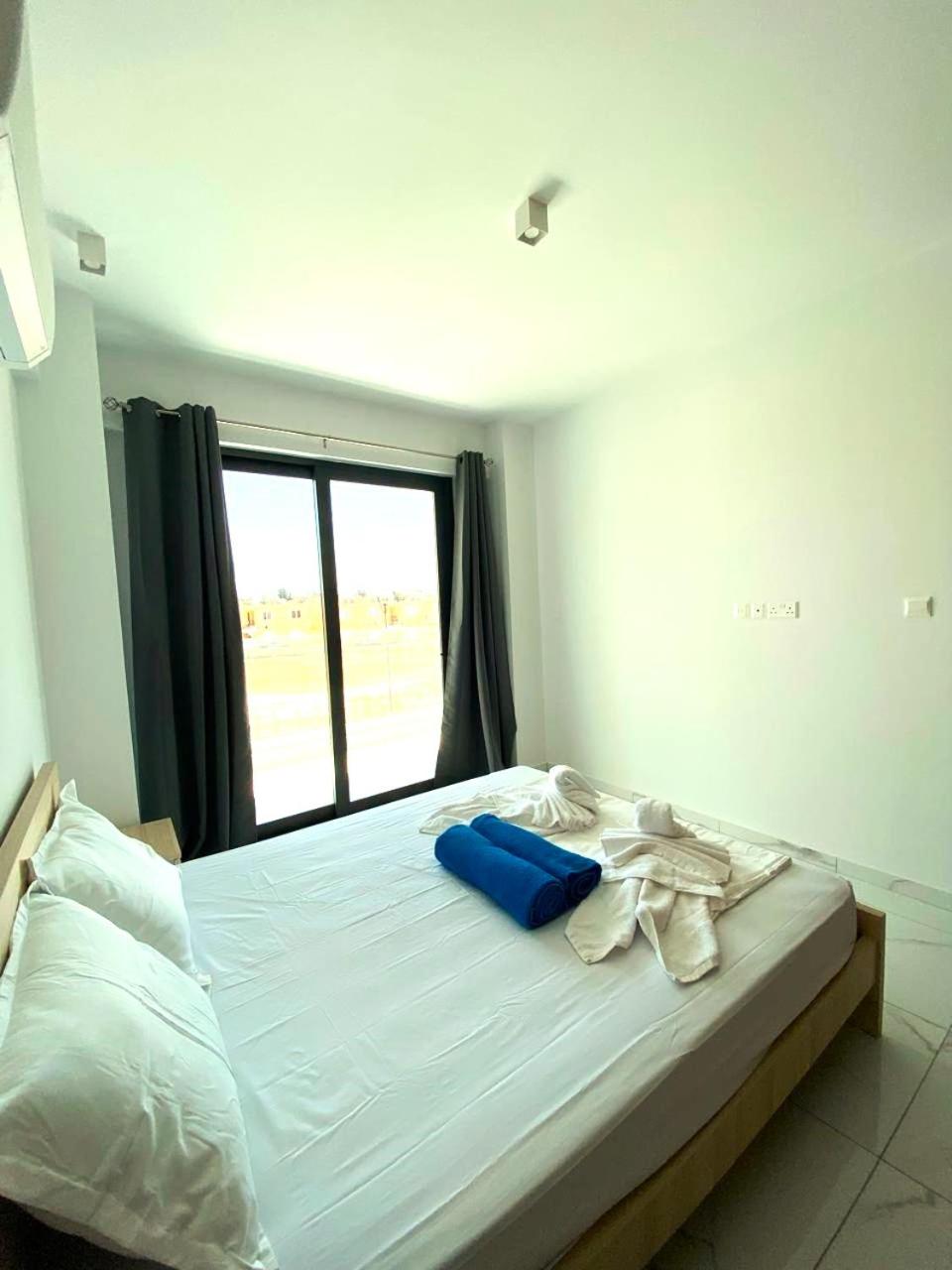 H&O New 4 Seasons Apartment Universal
