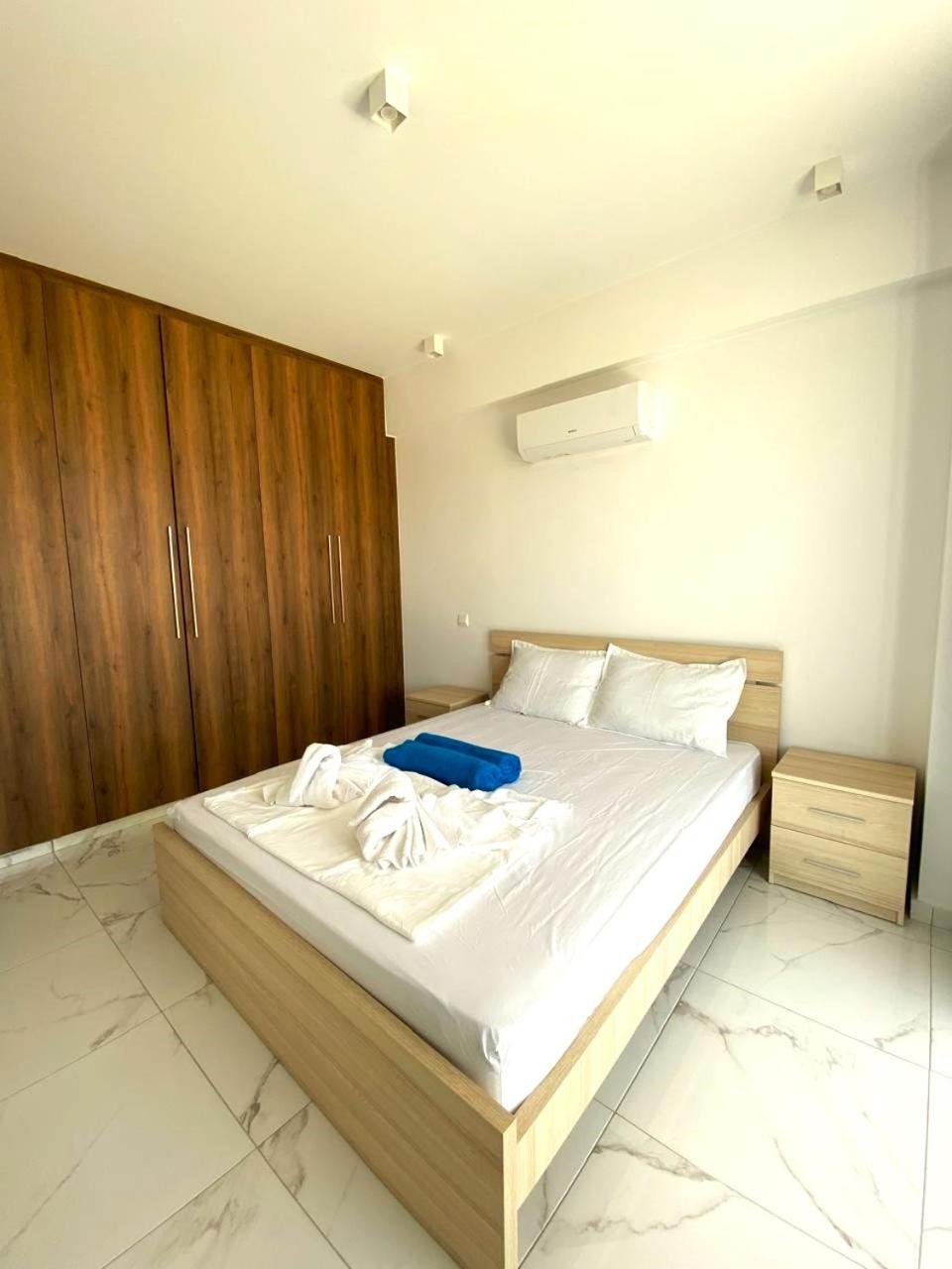 H&O New 4 Seasons Apartment Universal
