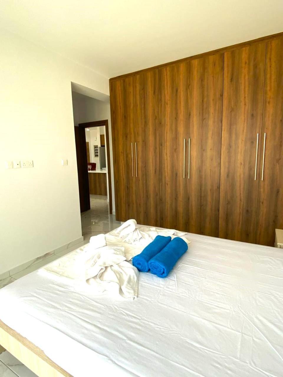 H&O New 4 Seasons Apartment Universal