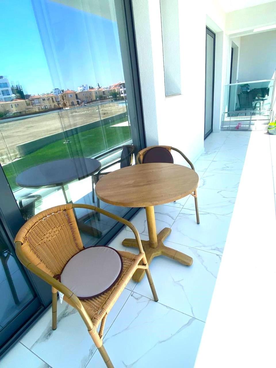 H&O New 4 Seasons Apartment Universal