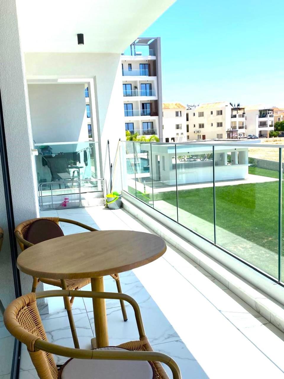 H&O New 4 Seasons Apartment Universal