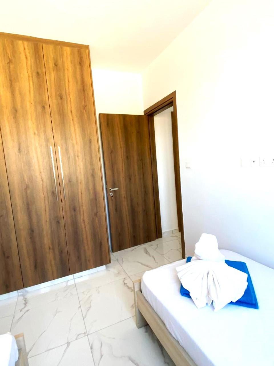 H&O New 4 Seasons Apartment Universal