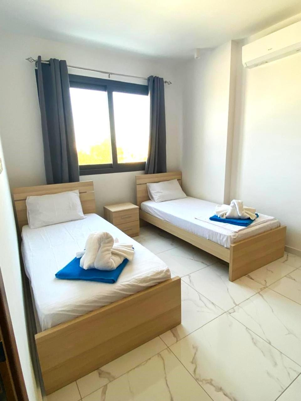 H&O New 4 Seasons Apartment Universal