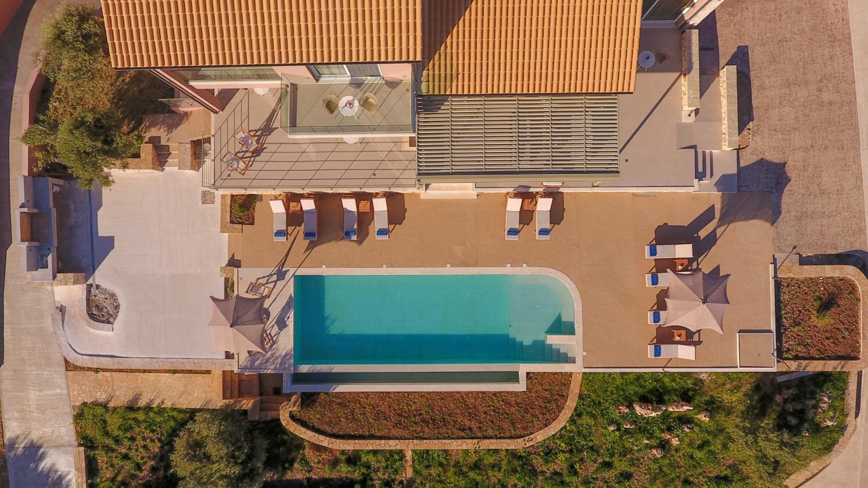 Flomis Luxury Villa
