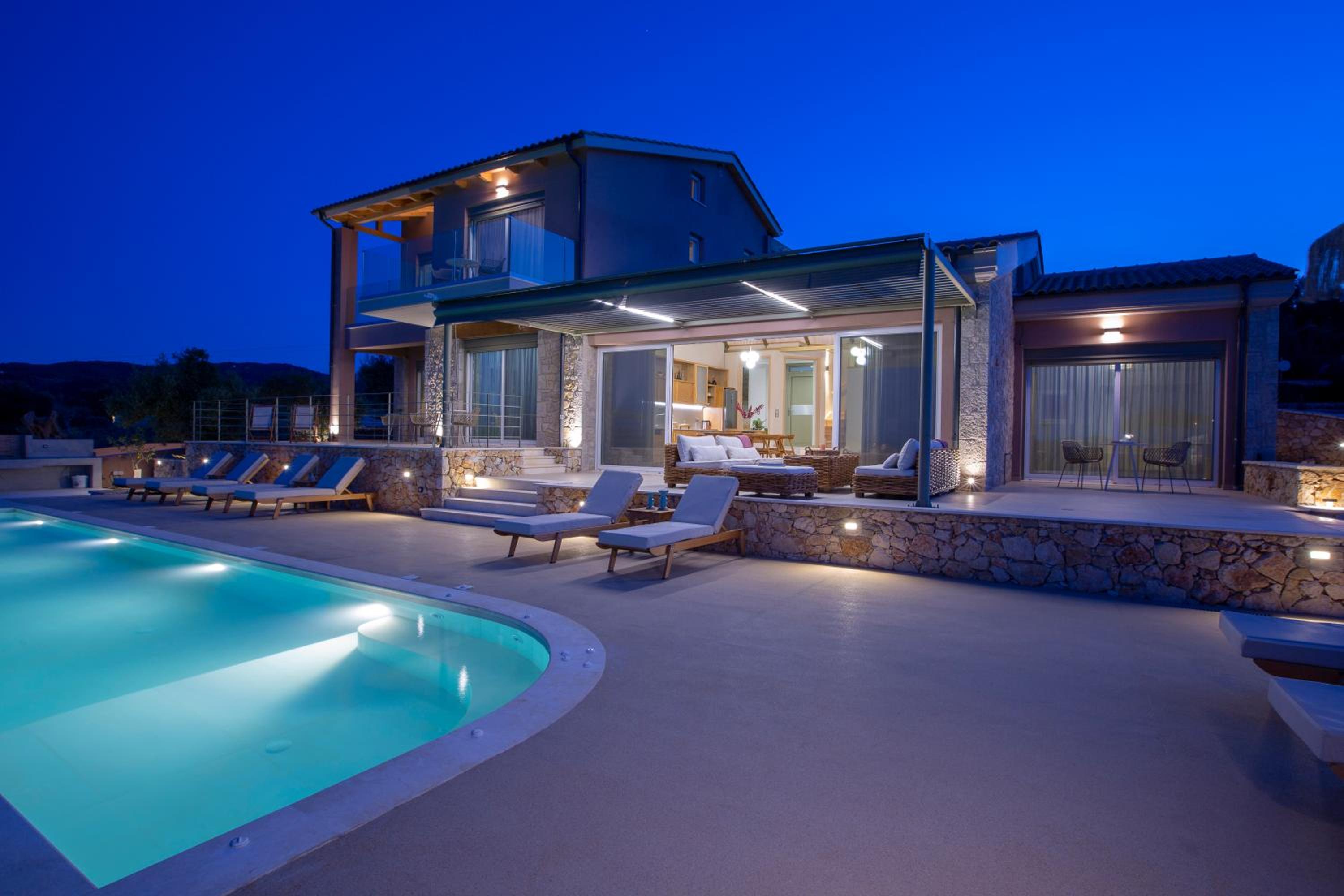 Flomis Luxury Villa