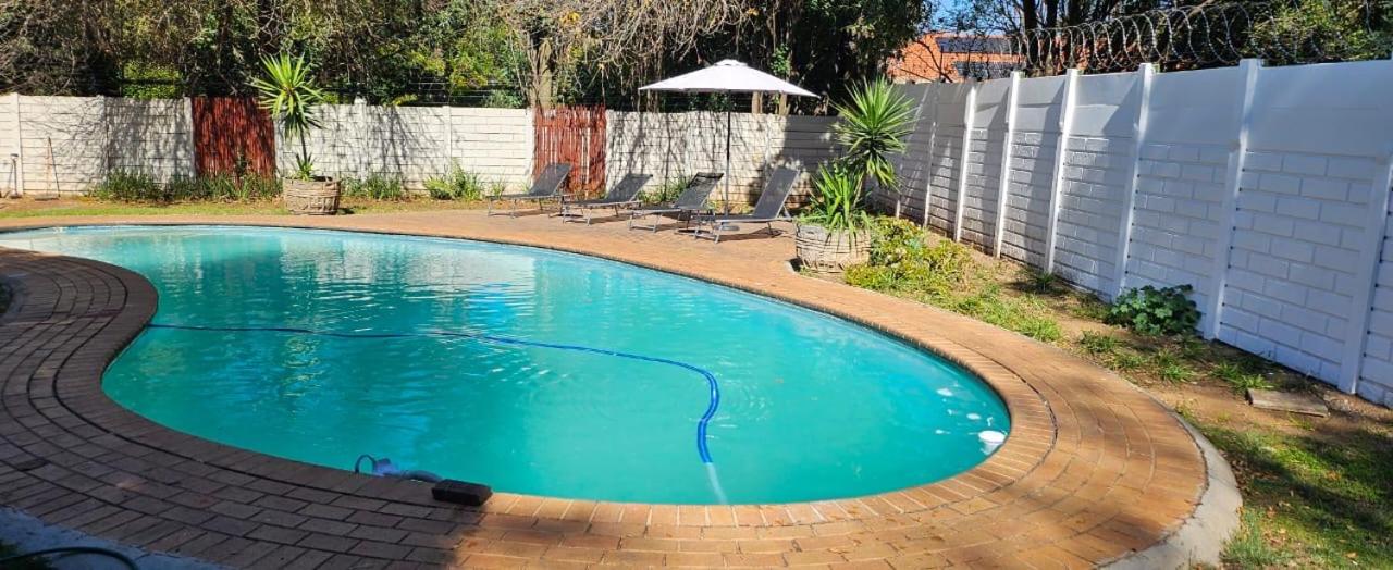 Los Angeles Lakefield guesthouse view 3