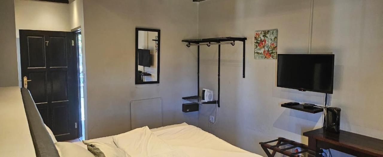Los Angeles Lakefield guesthouse view 5